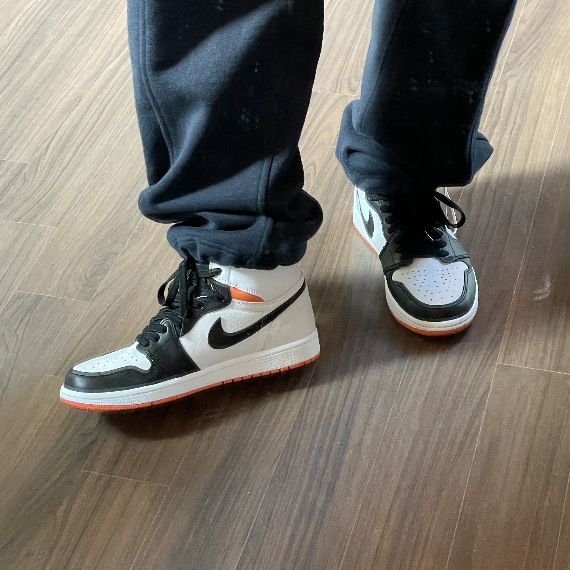 Jordan 1 Retro High OG Electro Orange 착용 스타일 - 2