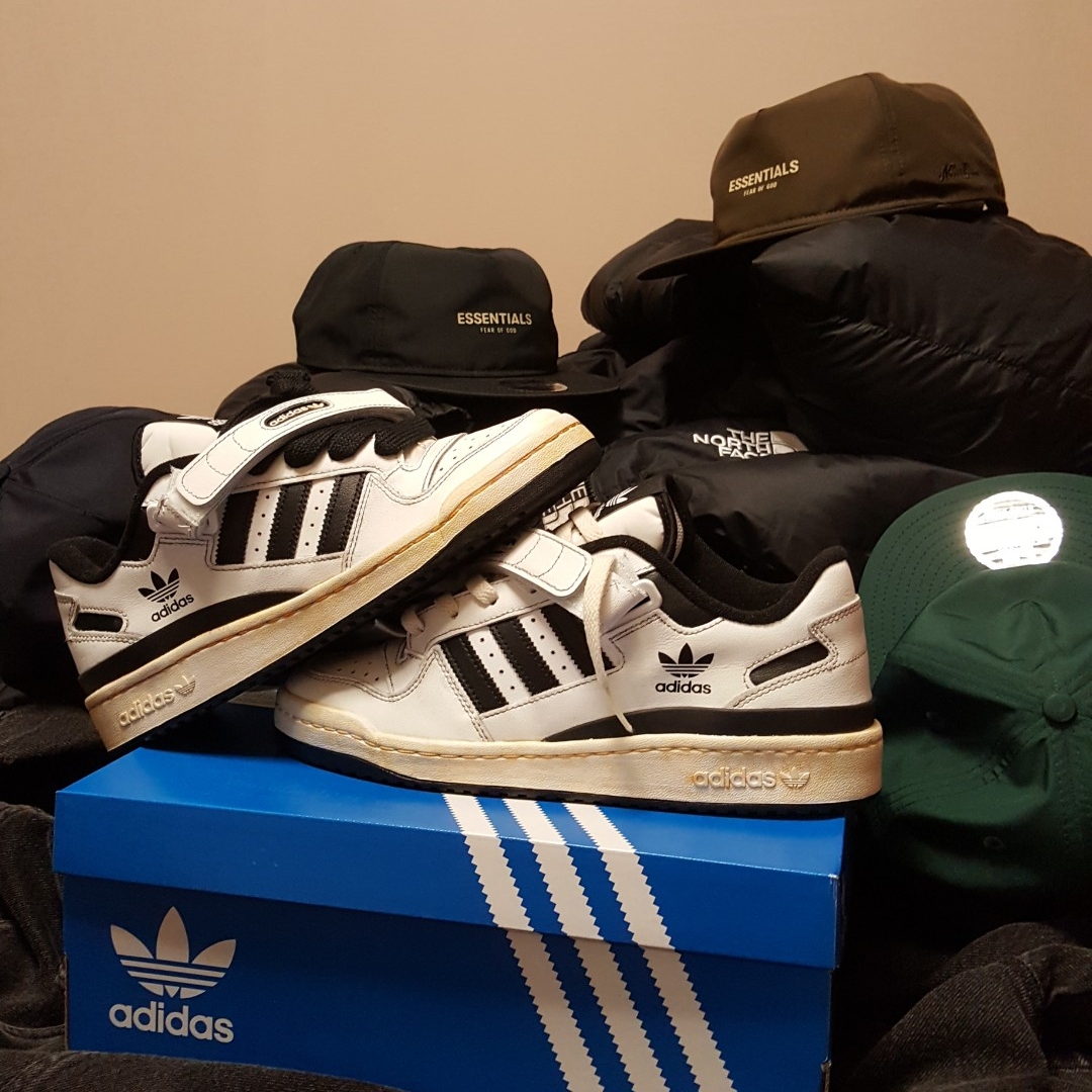 Adidas Forum Low White Black, Essentials x New Era Retro Crown Strapback Dark Green 착용 스타일 - 2