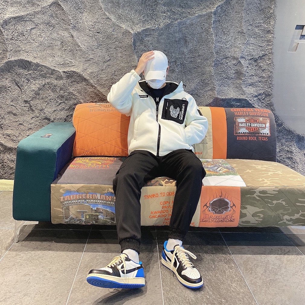 Jordan 1 x Travis Scott x Fragment Retro Low OG SP Military Blue 착용 스타일 - 2