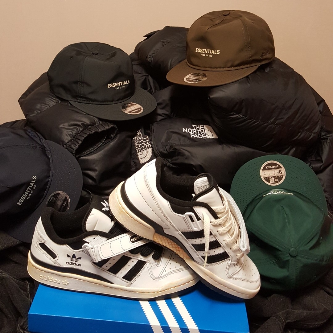 Adidas Forum Low White Black, Essentials x New Era Retro Crown Strapback Dark Green 착용 스타일 - 4
