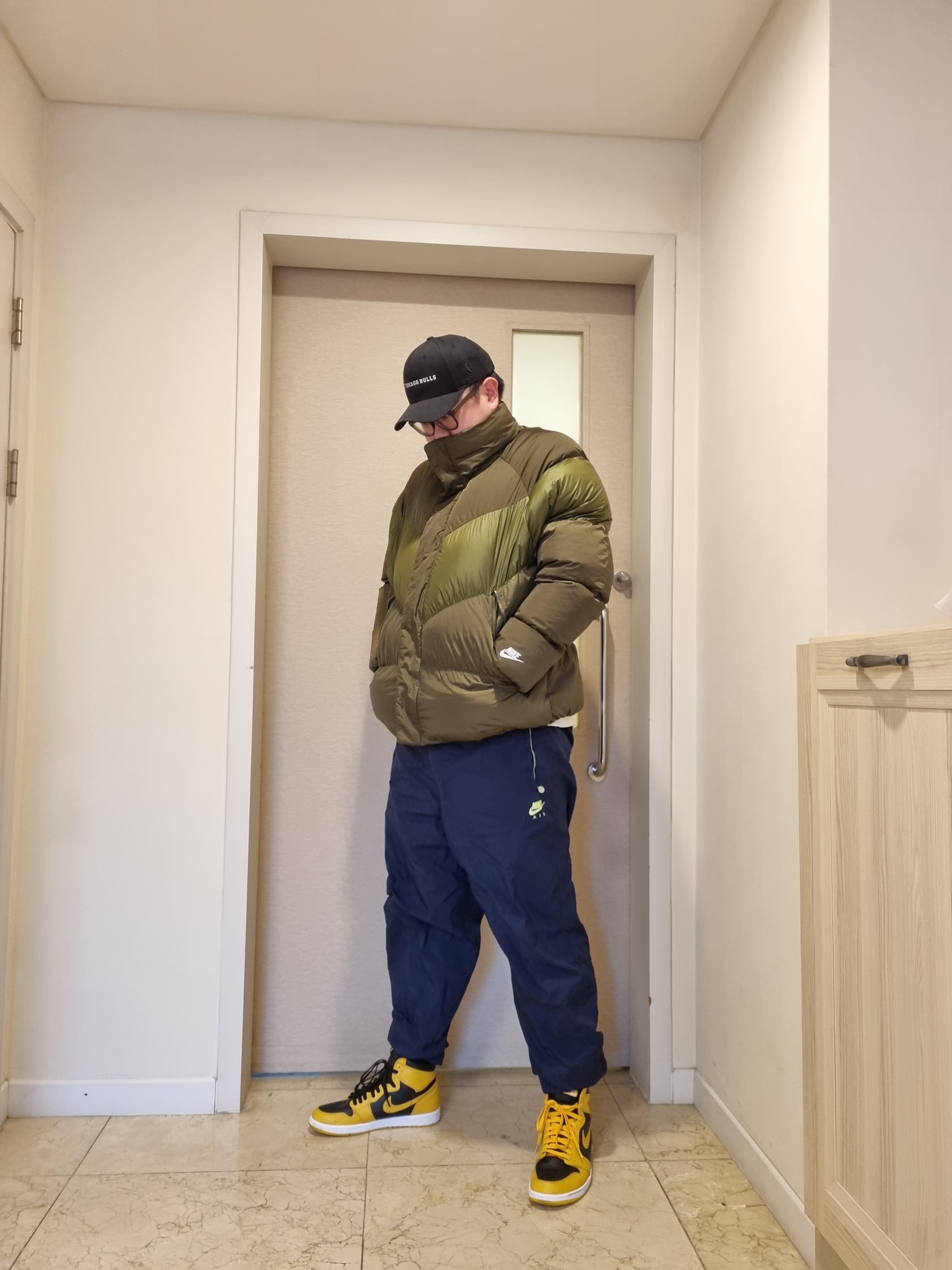 Nike x Kim Jones Track Pants Navy - US/EU, Jordan 1 Retro High OG Pollen 착용 스타일