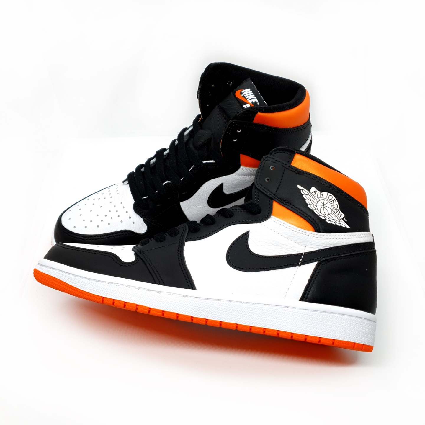 Jordan 1 Retro High OG Electro Orange 착용 스타일 - 1