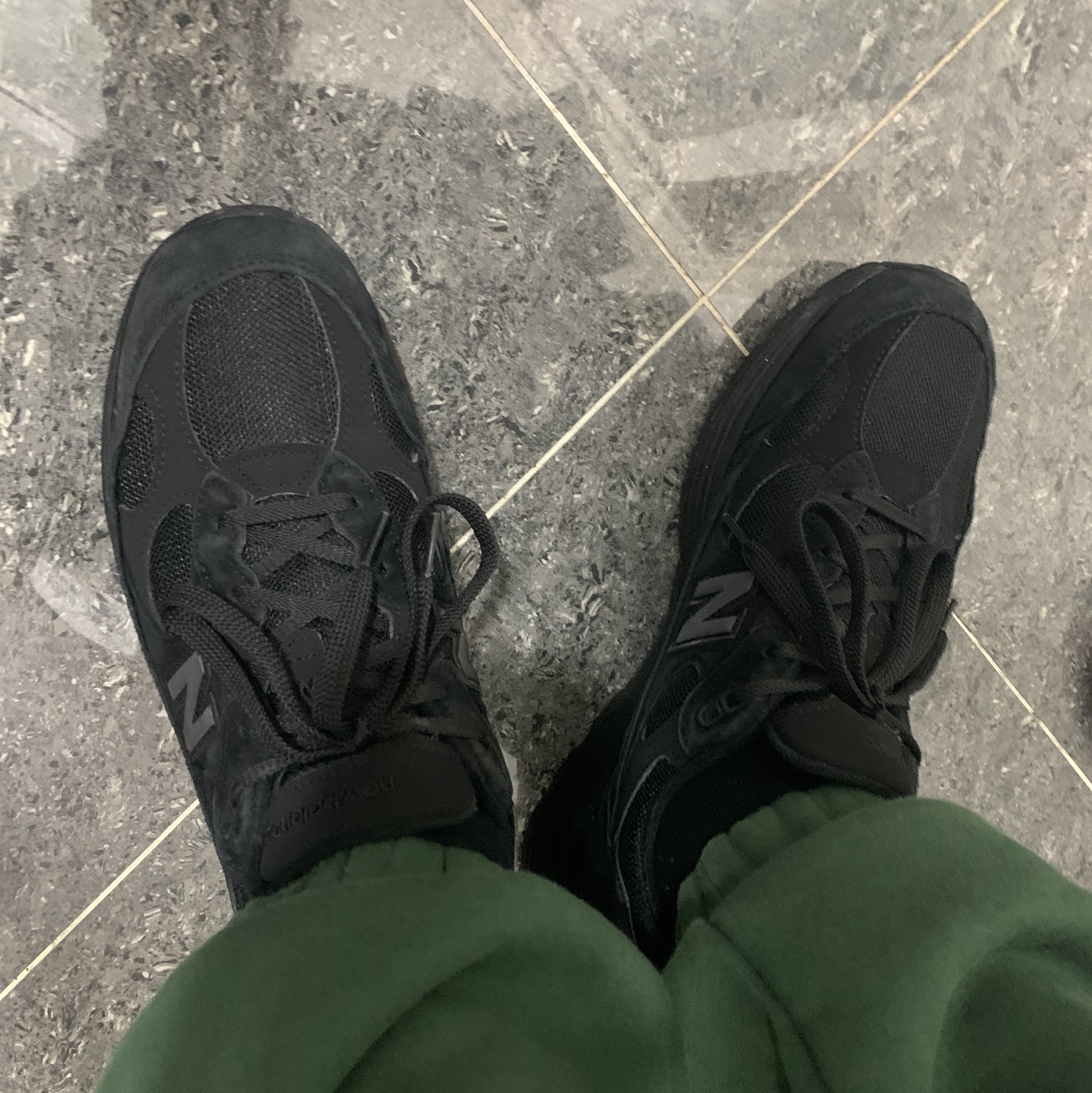 New Balance 992 Made in USA Triple Black 착용 스타일