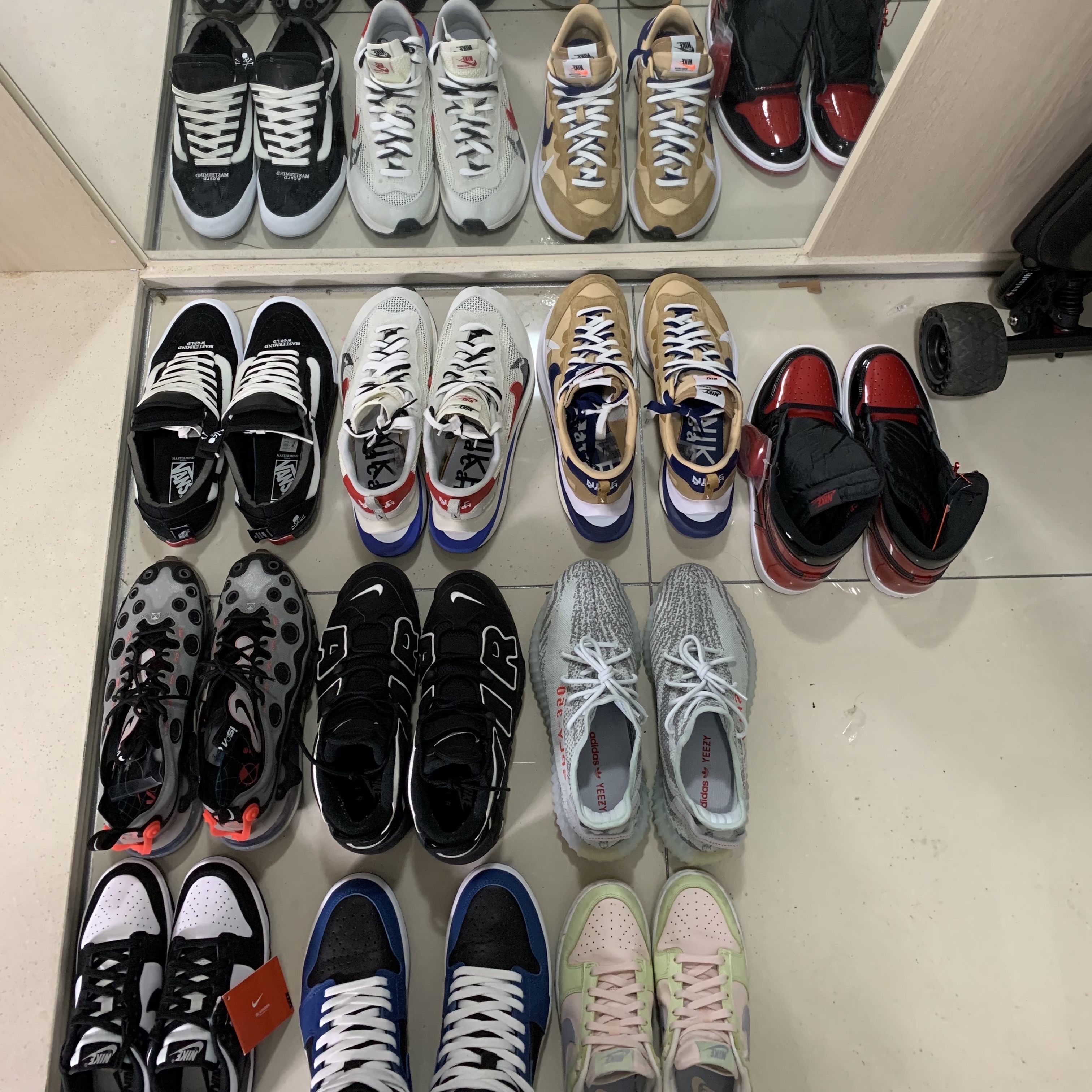 Vans Vault x Mastermind x END. Old Skool Cap LX Black, Nike x Sacai VaporWaffle Royal Fuchsia 착용 스타일 - 2