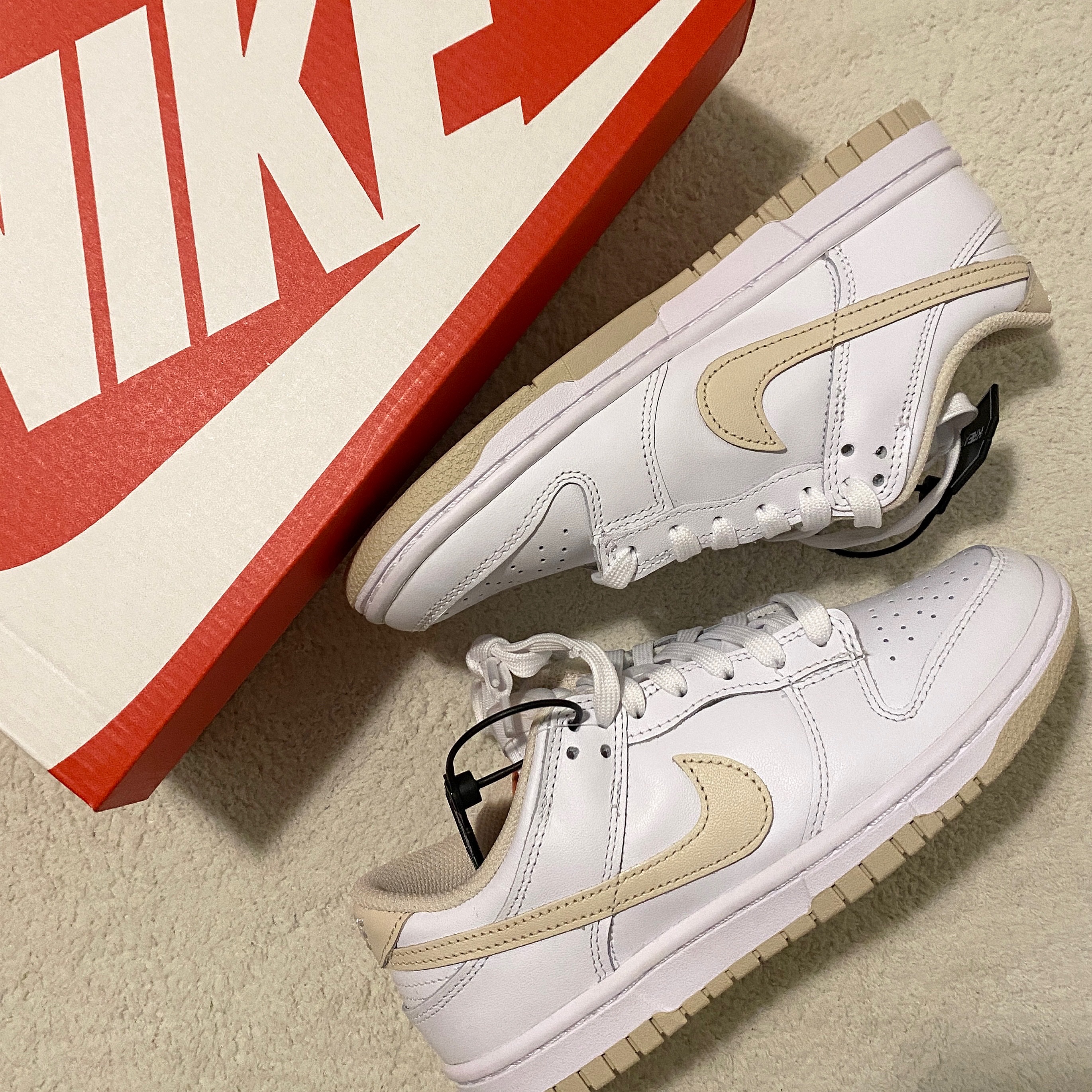 (W) Nike Dunk Low Pearl White 착용 스타일 - 1