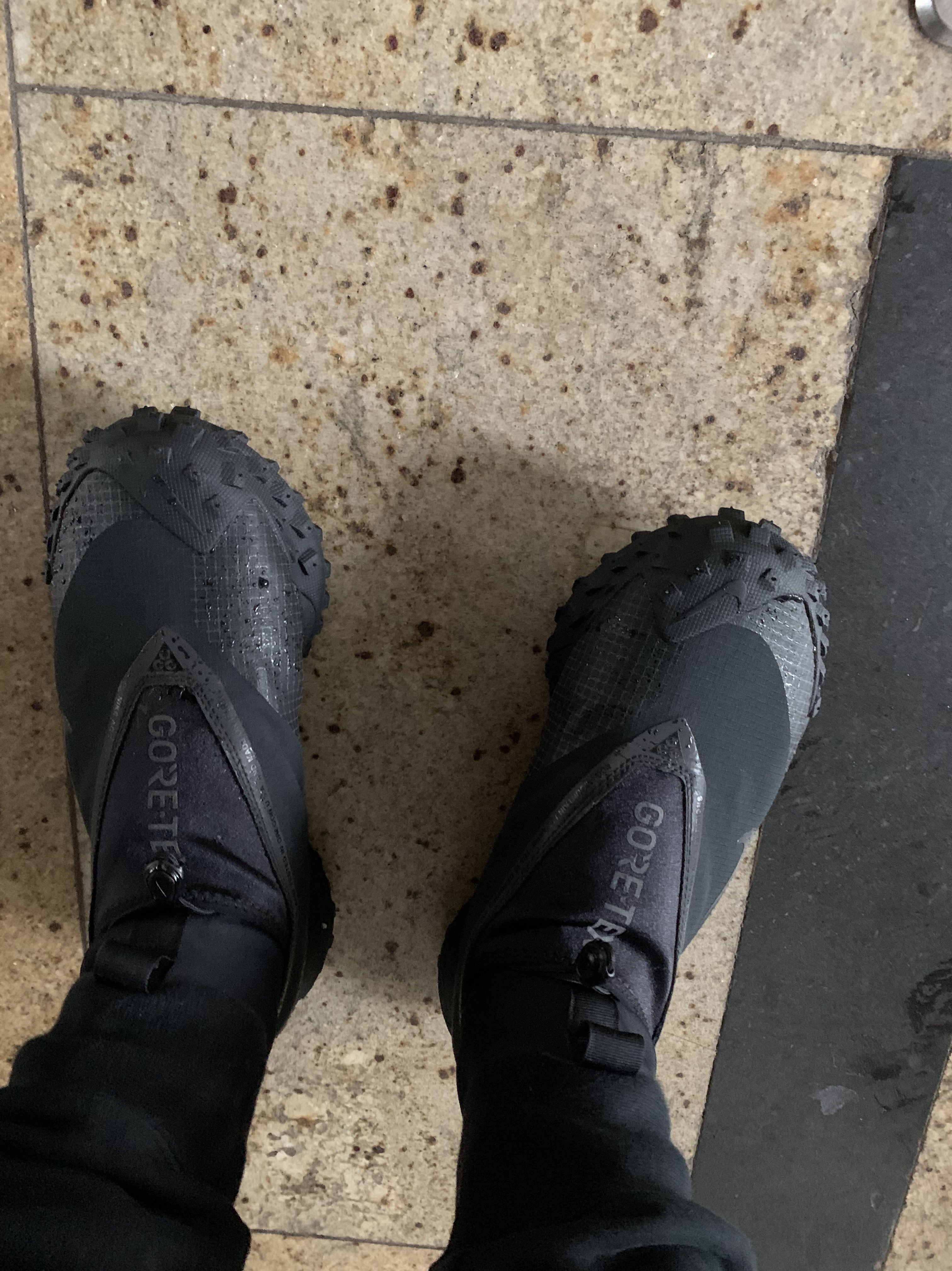 Nike ACG Mountain Fly Gore-Tex Black and Dark Grey, Supreme Stacked Cordura 6-Panel Black - 21SS 착용 스타일 - 2
