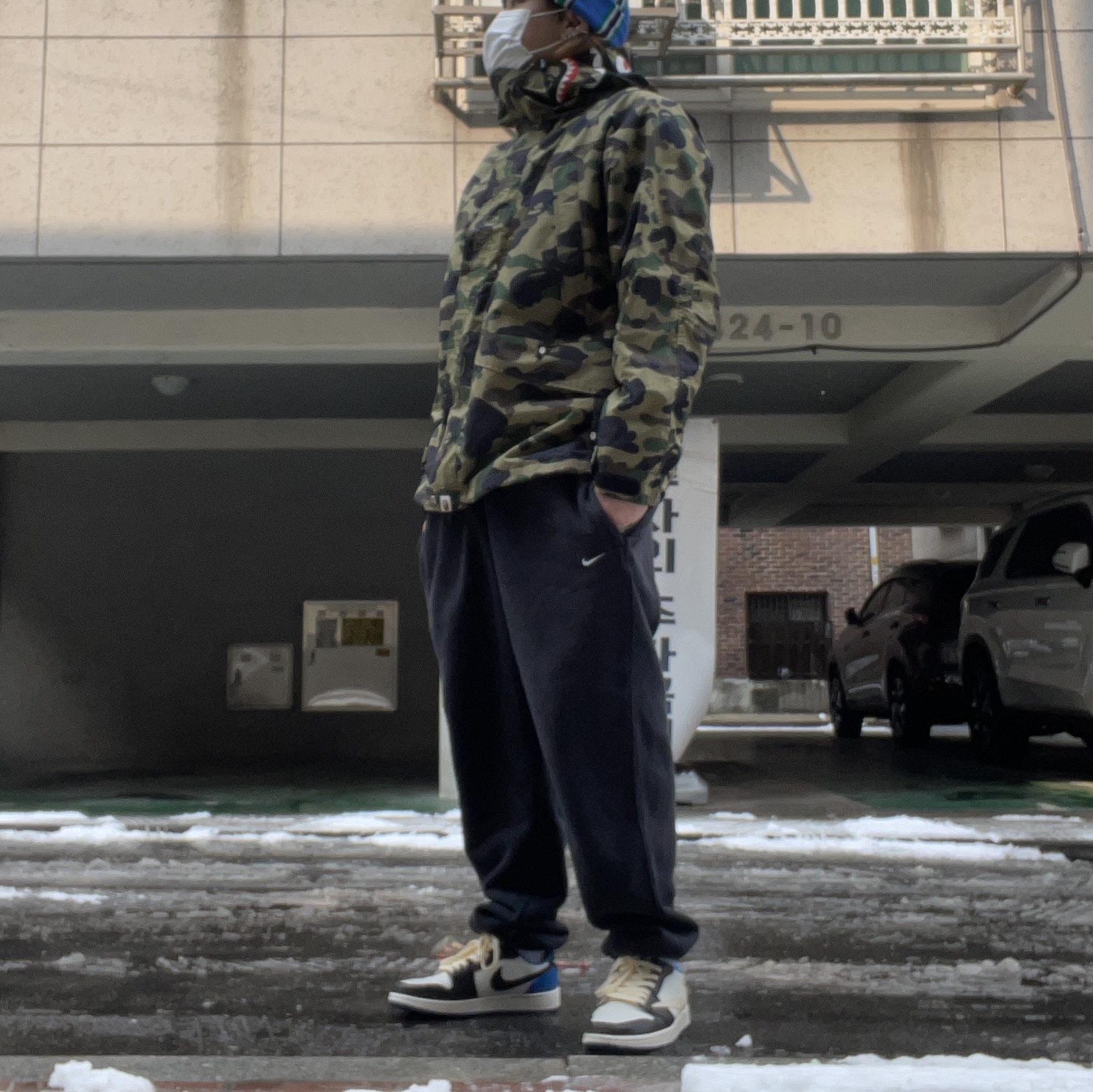 Jordan 1 x Travis Scott x Fragment Retro Low OG SP Military Blue, Stussy Striped Pom Beanie Blue 착용 스타일