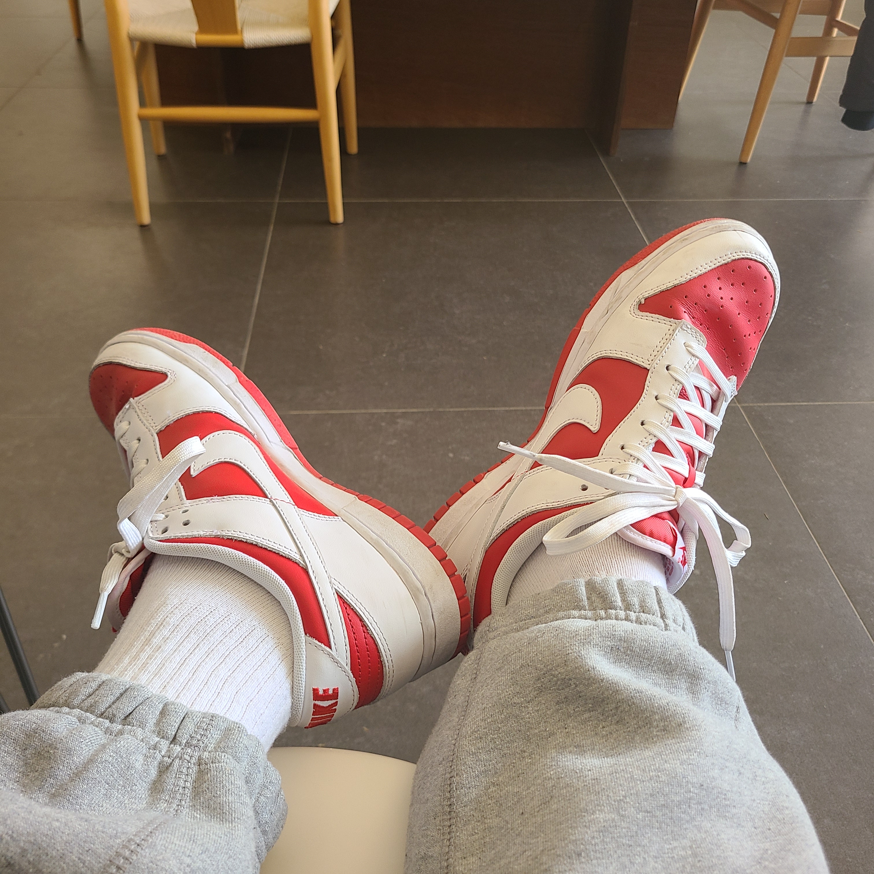 Nike Dunk Low Retro Championship Red, Nike NRG Solo Swoosh Fleece Pants Dark Grey Heather - Asia 착용 스타일