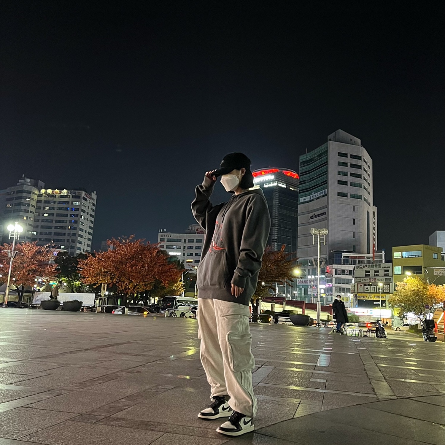 Jordan x Travis Scott Washed Suede Hoodie Grey, (GS) Jordan 1 Retro High OG Black Mocha 착용 스타일