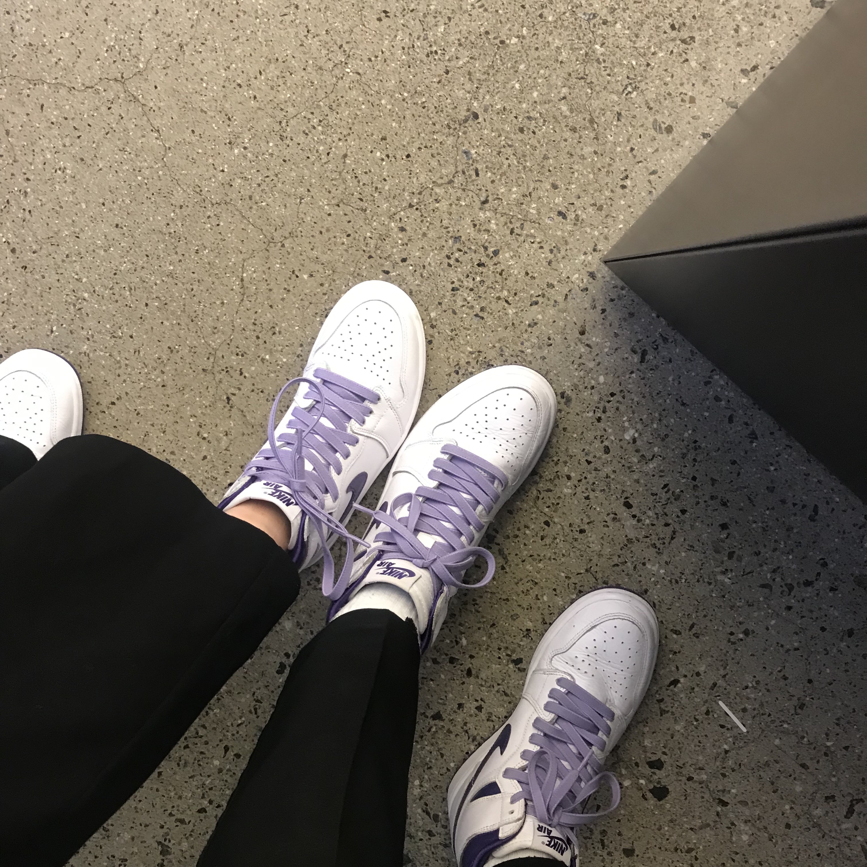 (W) Jordan 1 High OG Court Purple 착용 스타일 - 2