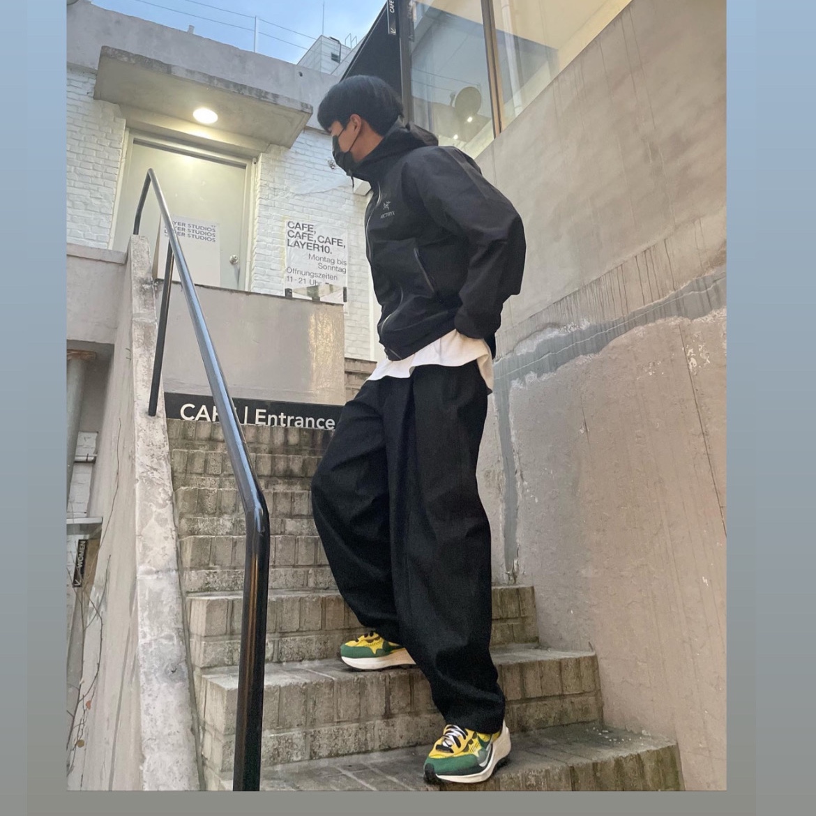 Arc'teryx Zeta SL Jacket Black, Nike x Sacai VaporWaffle Tour Yellow & Gorge Green Sail 착용 스타일