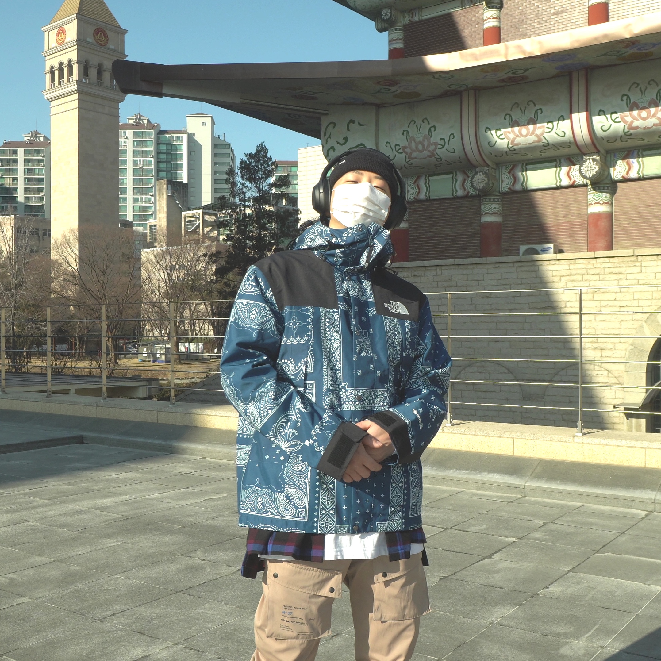 The North Face Novelty GTX Mountain Jacket Peacock Blue 착용 스타일 - 1
