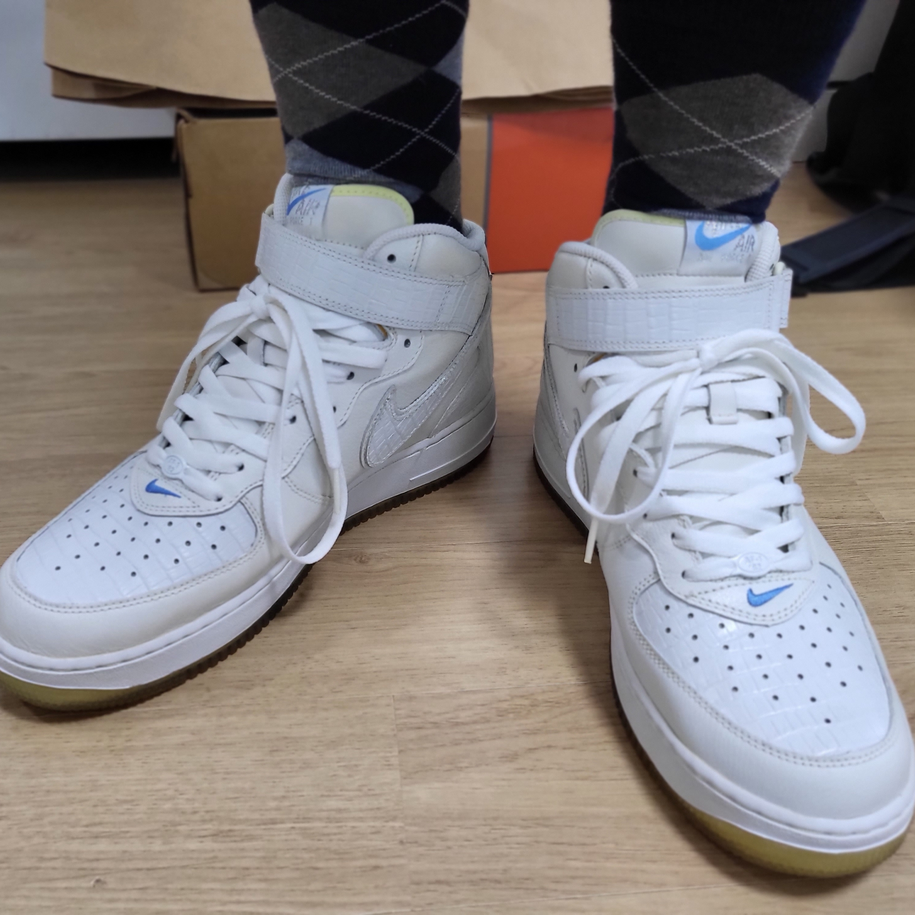 Nike Air Force 1 Mid '07 White, Nike Air Force 1 Mid QS NYC White Midnight Navy 착용 스타일 - 1