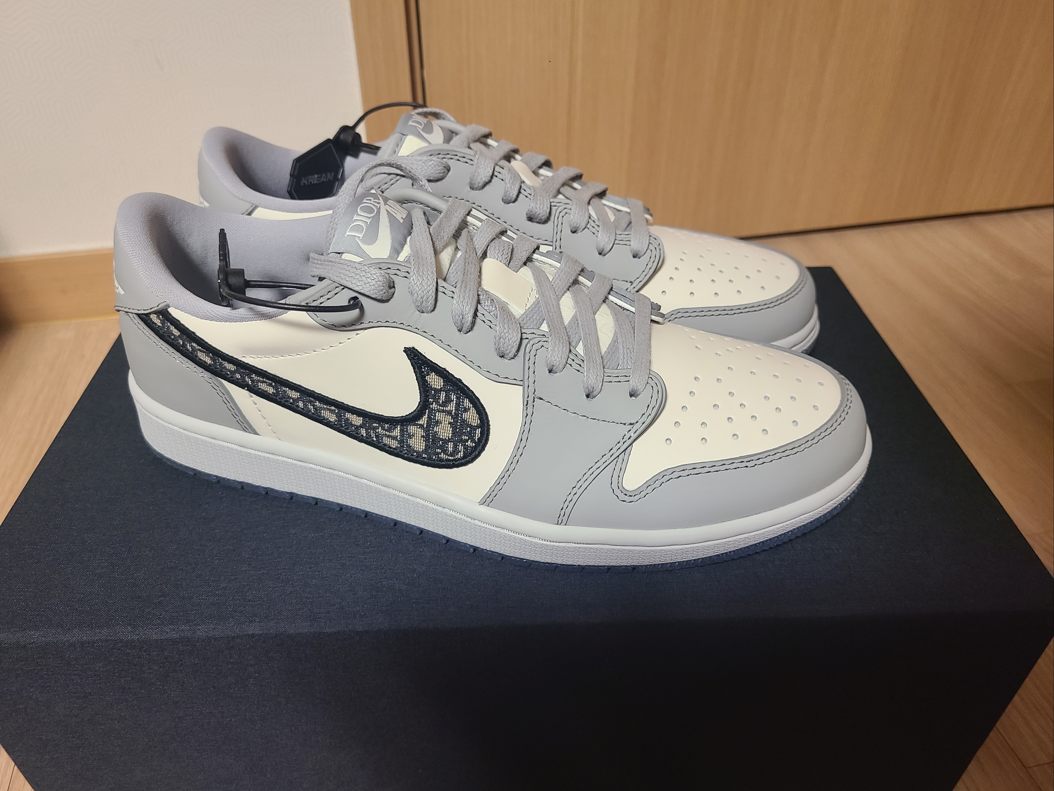 Nike x Tom Sachs Mars Yard Shoe 2.0 Space Camp, Jordan 1 x Travis Scott x Fragment Retro High OG SP Military Blue 착용 스타일 - 3