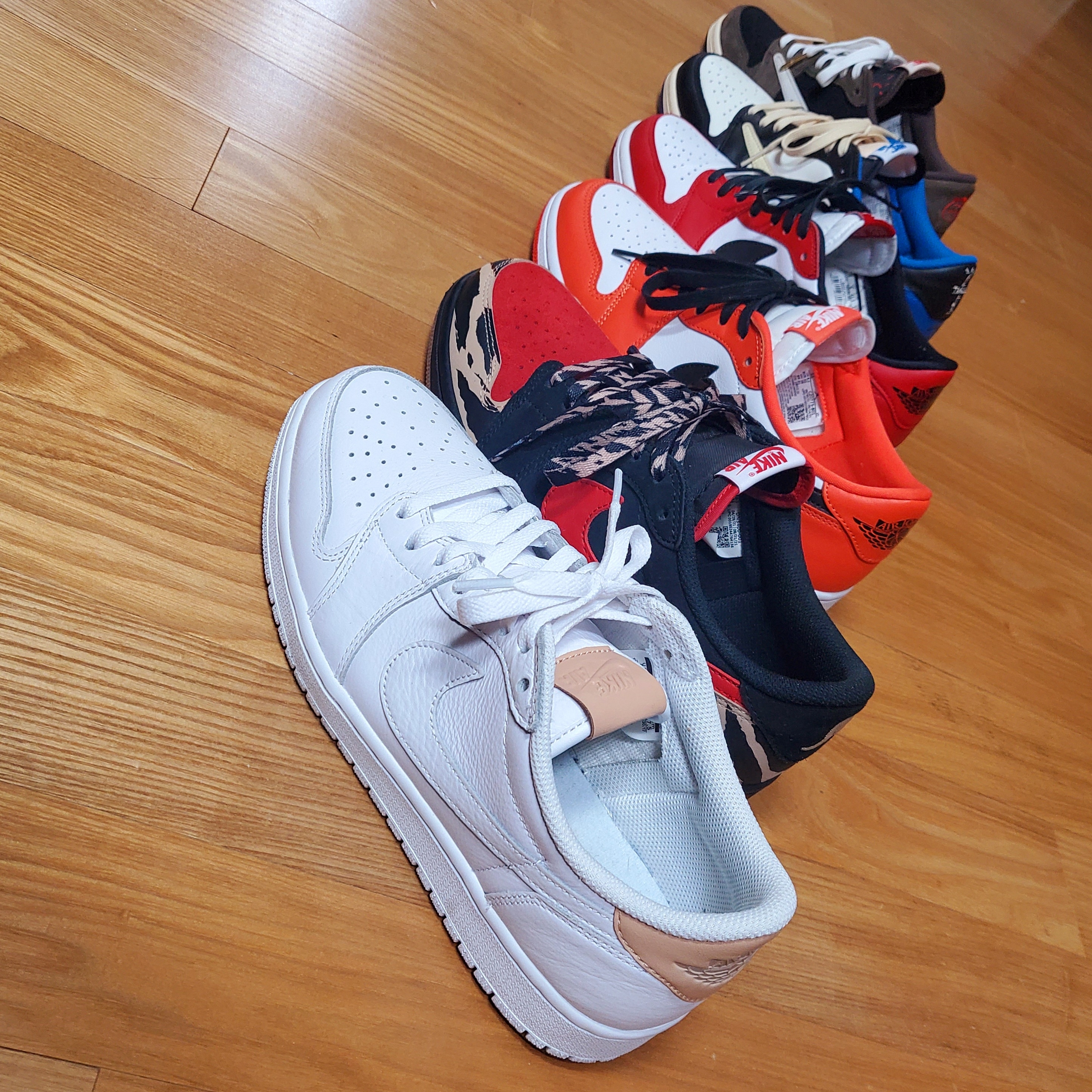 Jordan 1 x Travis Scott x Fragment Retro Low OG SP Military Blue, Jordan 1 x Travis Scott Retro Low OG SP Mocha 착용 스타일 - 2