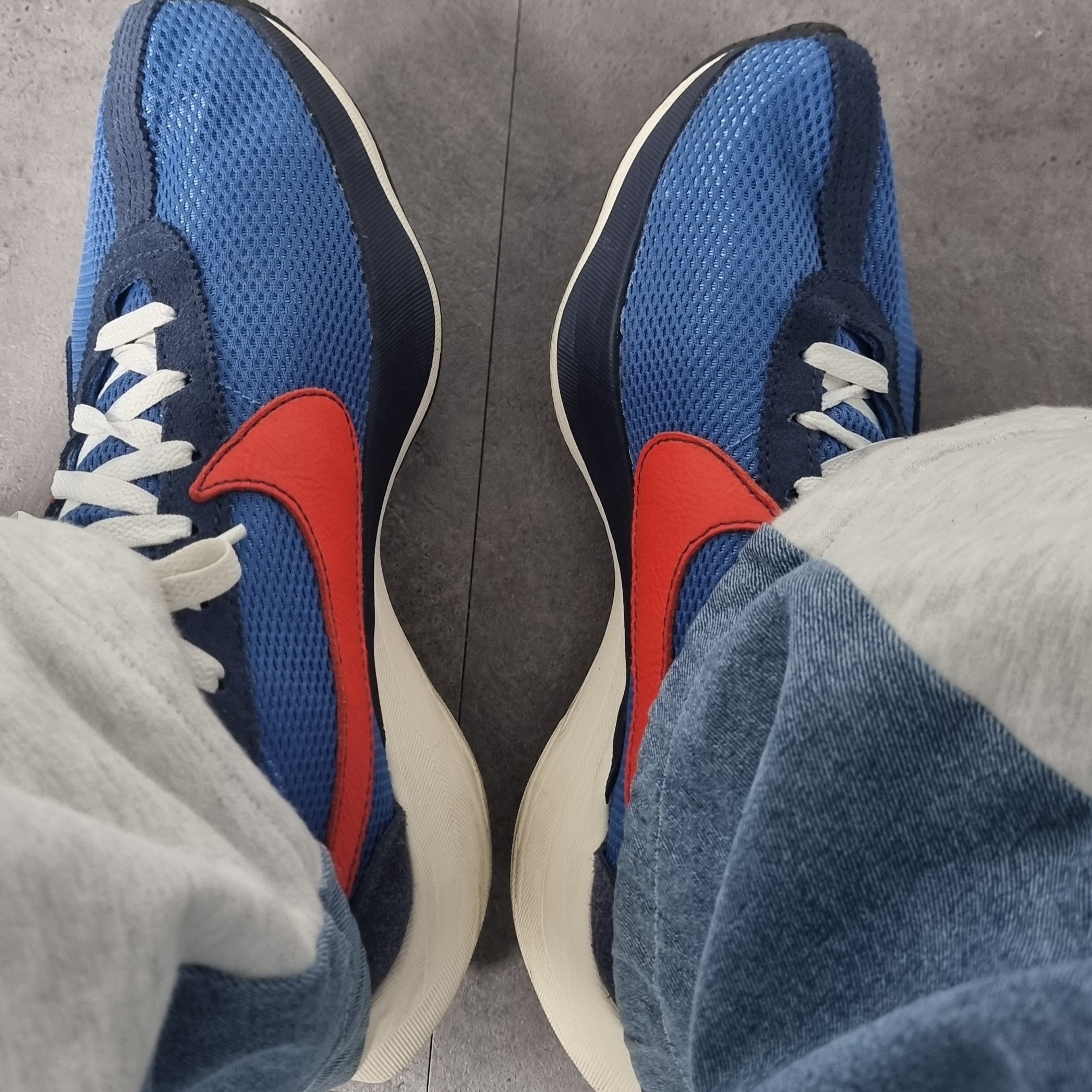 Nike Moon Racer Mountain Blue Team Orange 착용 스타일