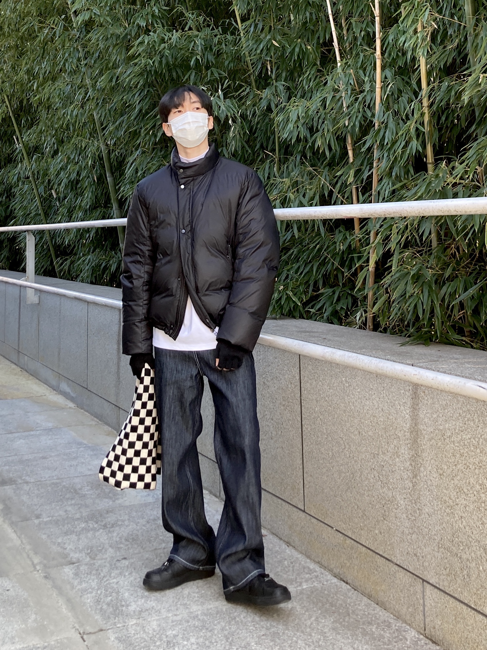 Nike Air Force 1 '07 Low Triple Black 착용 스타일 - 1