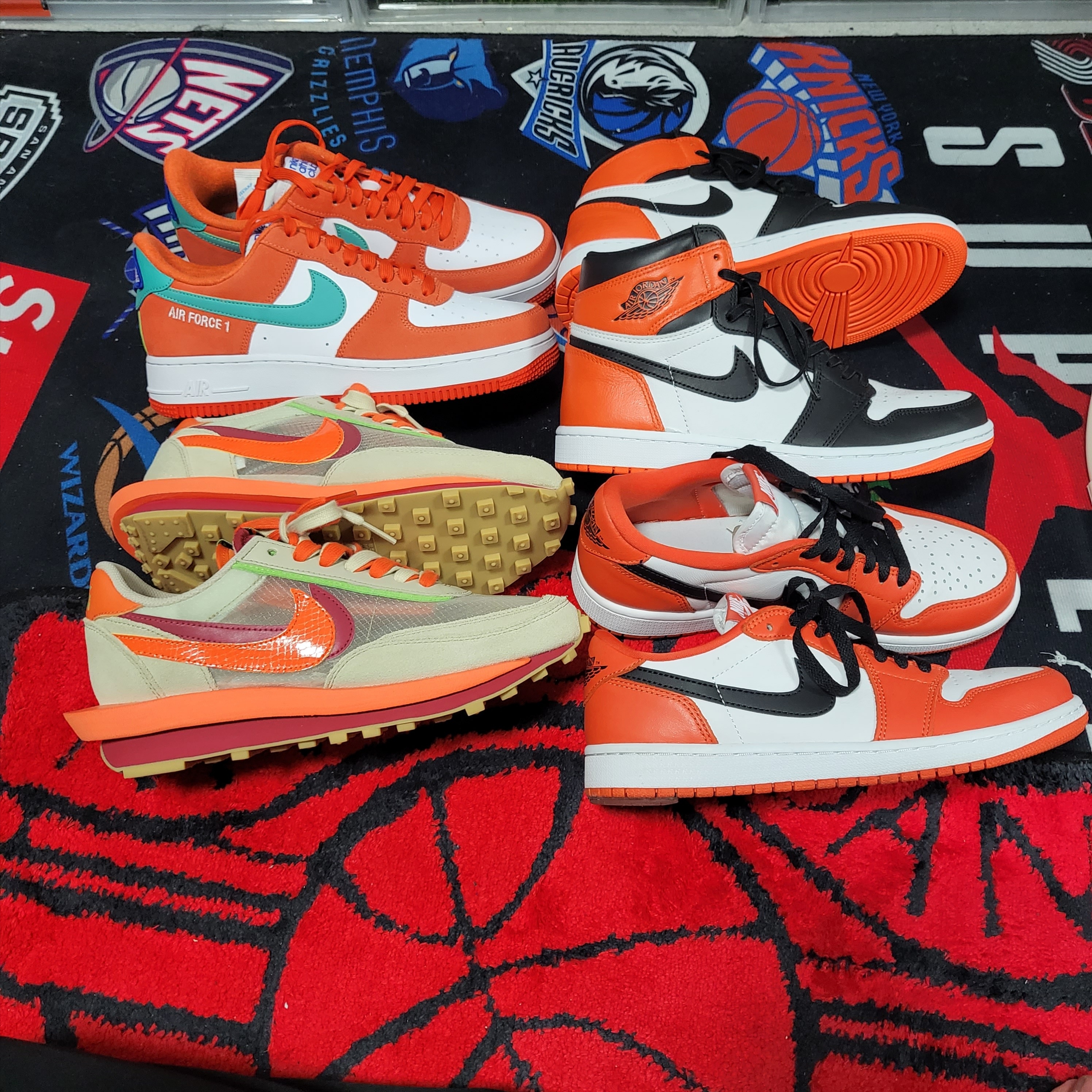 Nike x Sacai x Clot LDWaffle Orange Blaze, Nike Air Force 1 '07 LV8 Athletic Club Rush Orange Washed Teal 착용 스타일