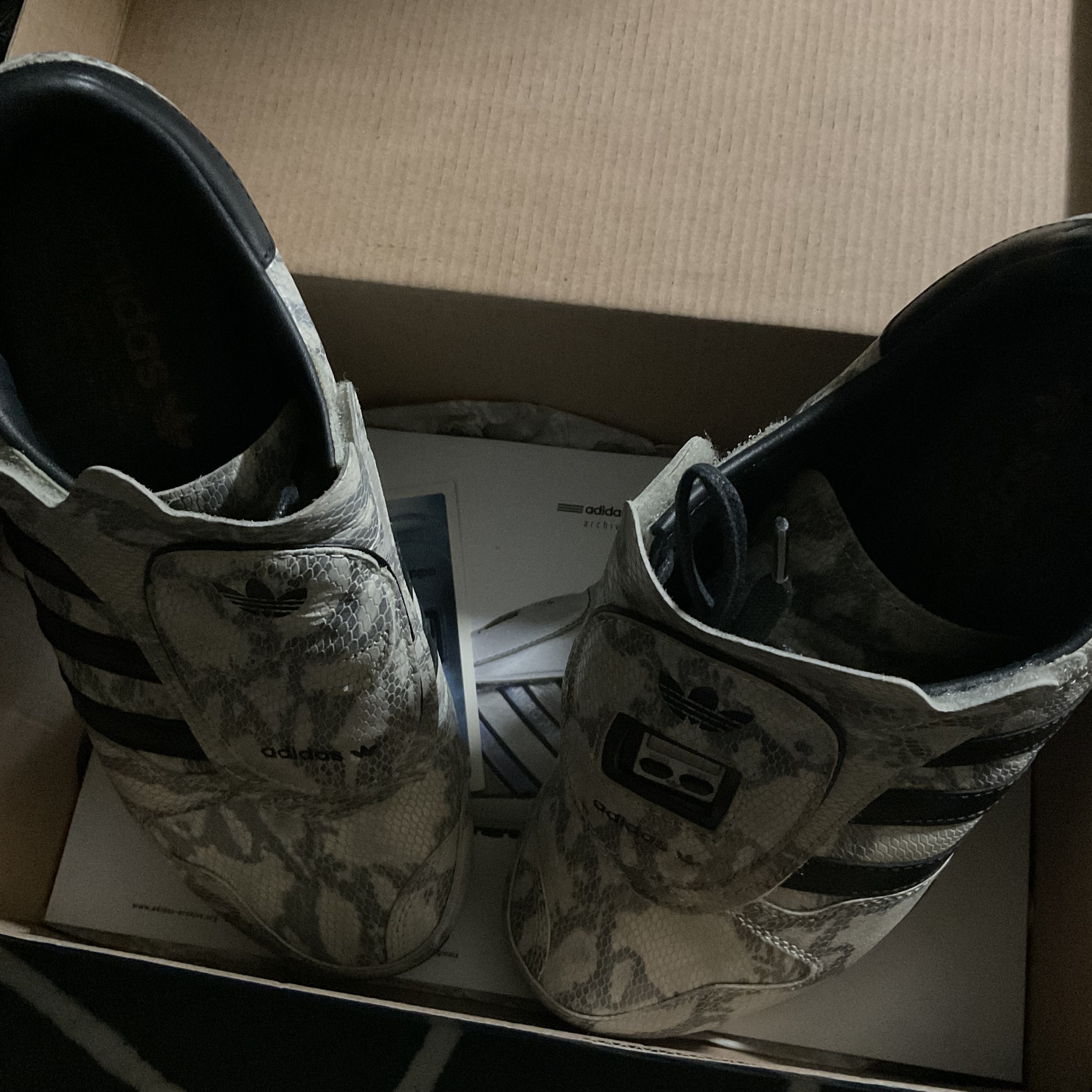 Adidas Micropacer OG Snake 착용 스타일