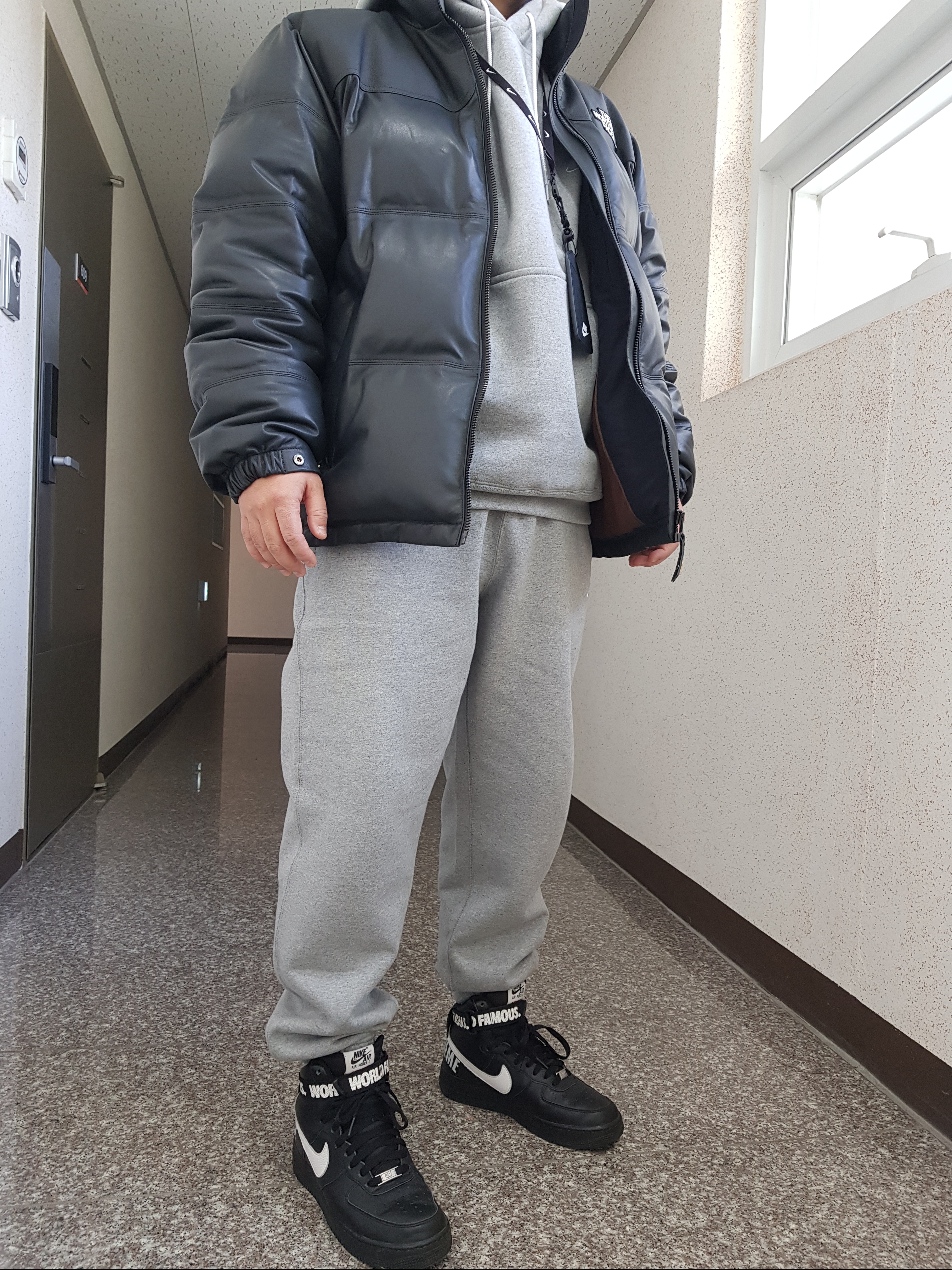 Nike x Supreme Air Force 1 High World Famous Black, Nike NRG Solo Swoosh Fleece Pants Dark Grey Heather - Asia 착용 스타일 - 2