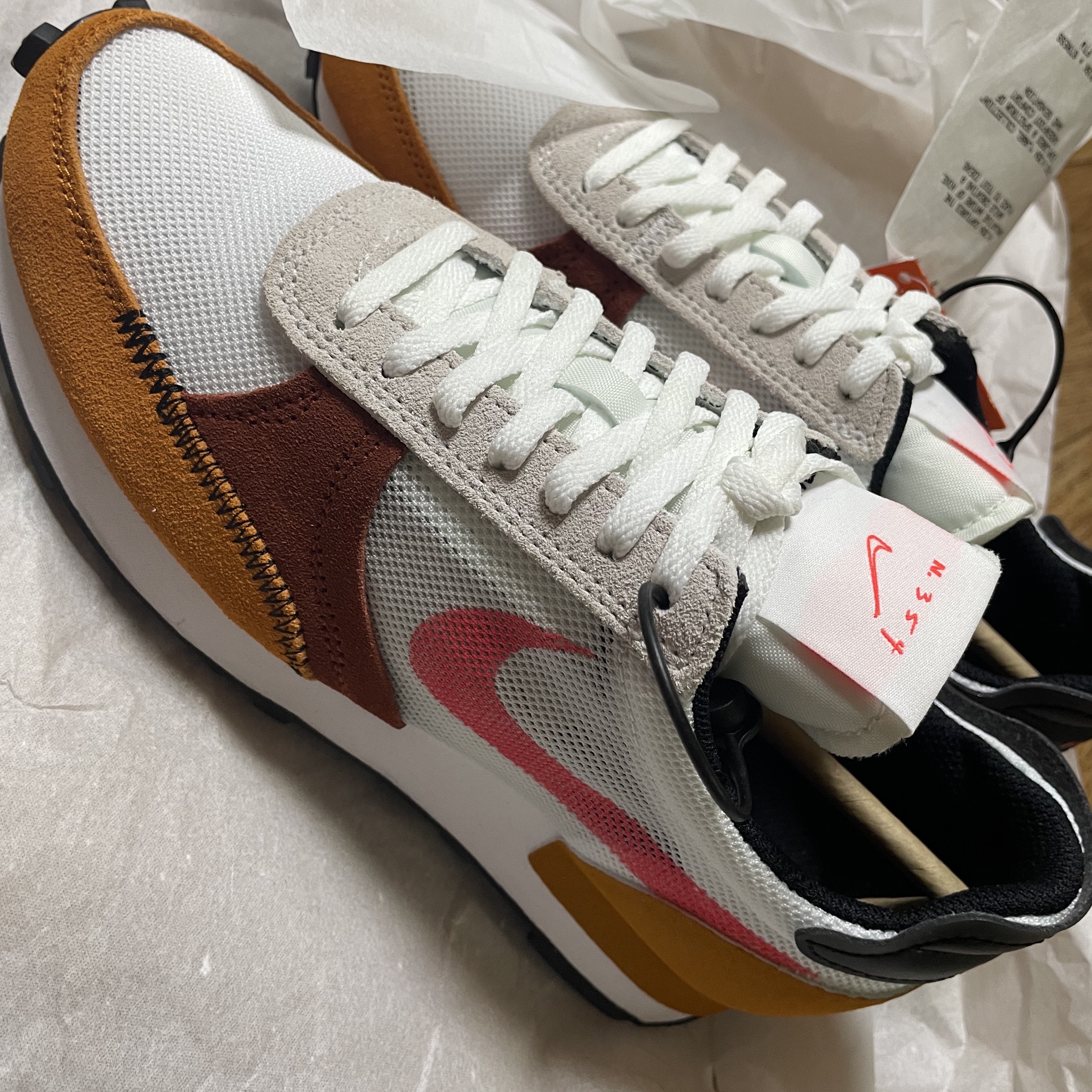 Nike Daybreak Type White Bright Crimson 착용 스타일
