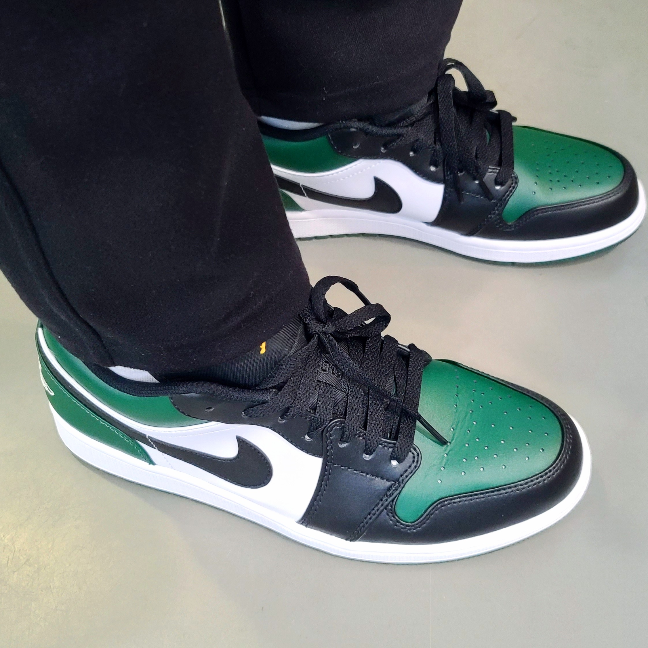 Jordan 1 Low Green Toe 착용 스타일 - 1