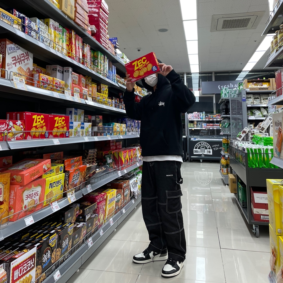 Jordan 1 Retro High OG Black Mocha, Stussy Basic Stussy Hoodie Black 2021 착용 스타일