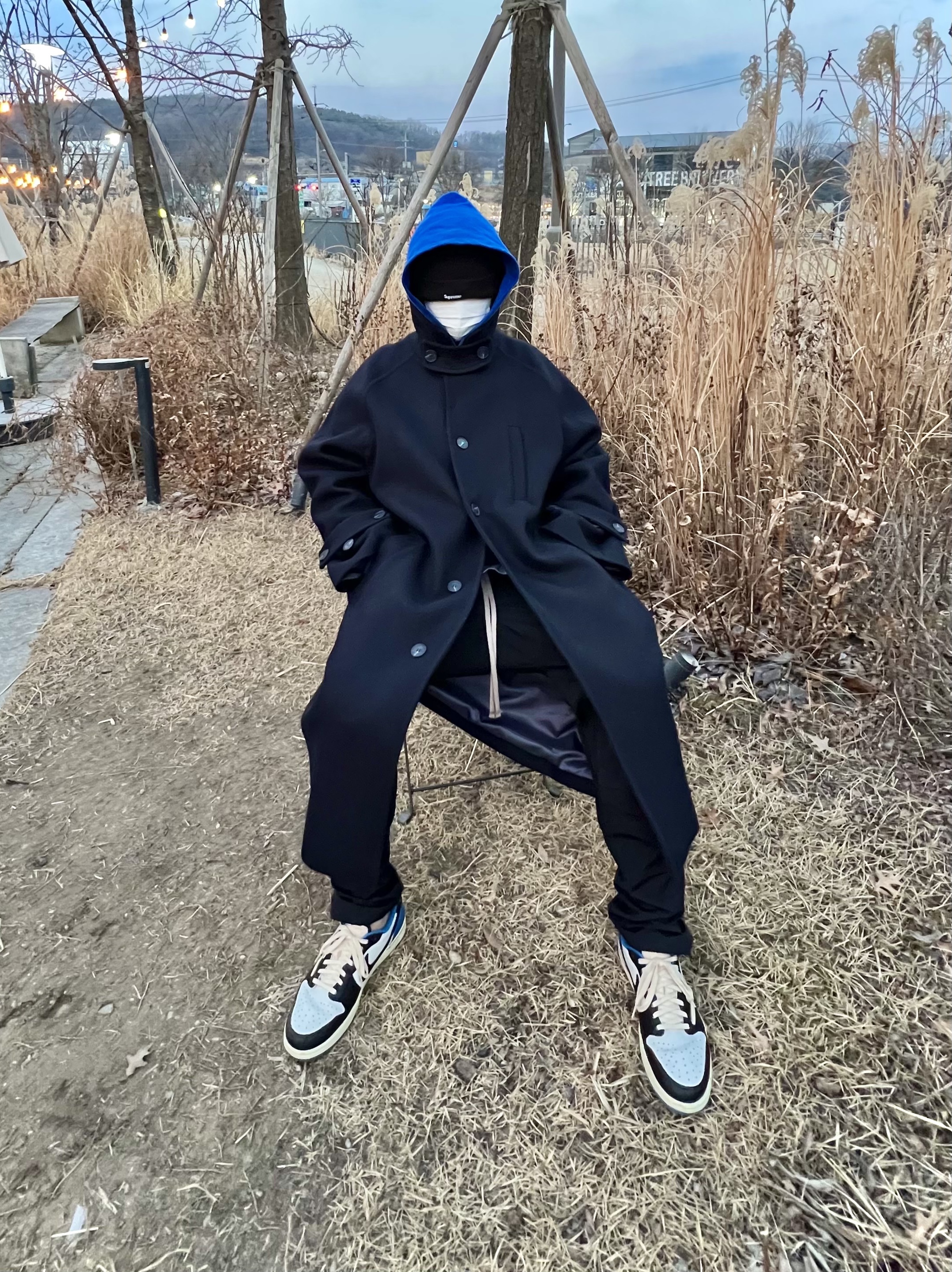 Jordan 1 x Travis Scott x Fragment Retro Low OG SP Military Blue, Supreme New Era Swarovski S Logo Beanie Black - 21SS 착용 스타일 - 1