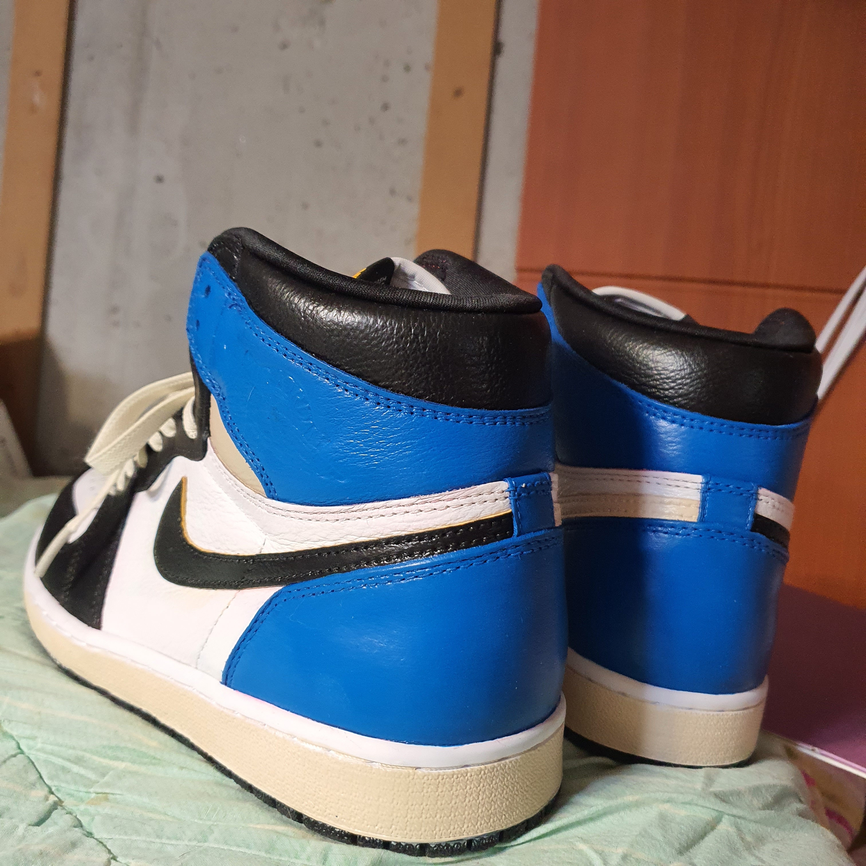 Jordan 1 Retro High OG Light Fusion Red 착용 스타일 - 3