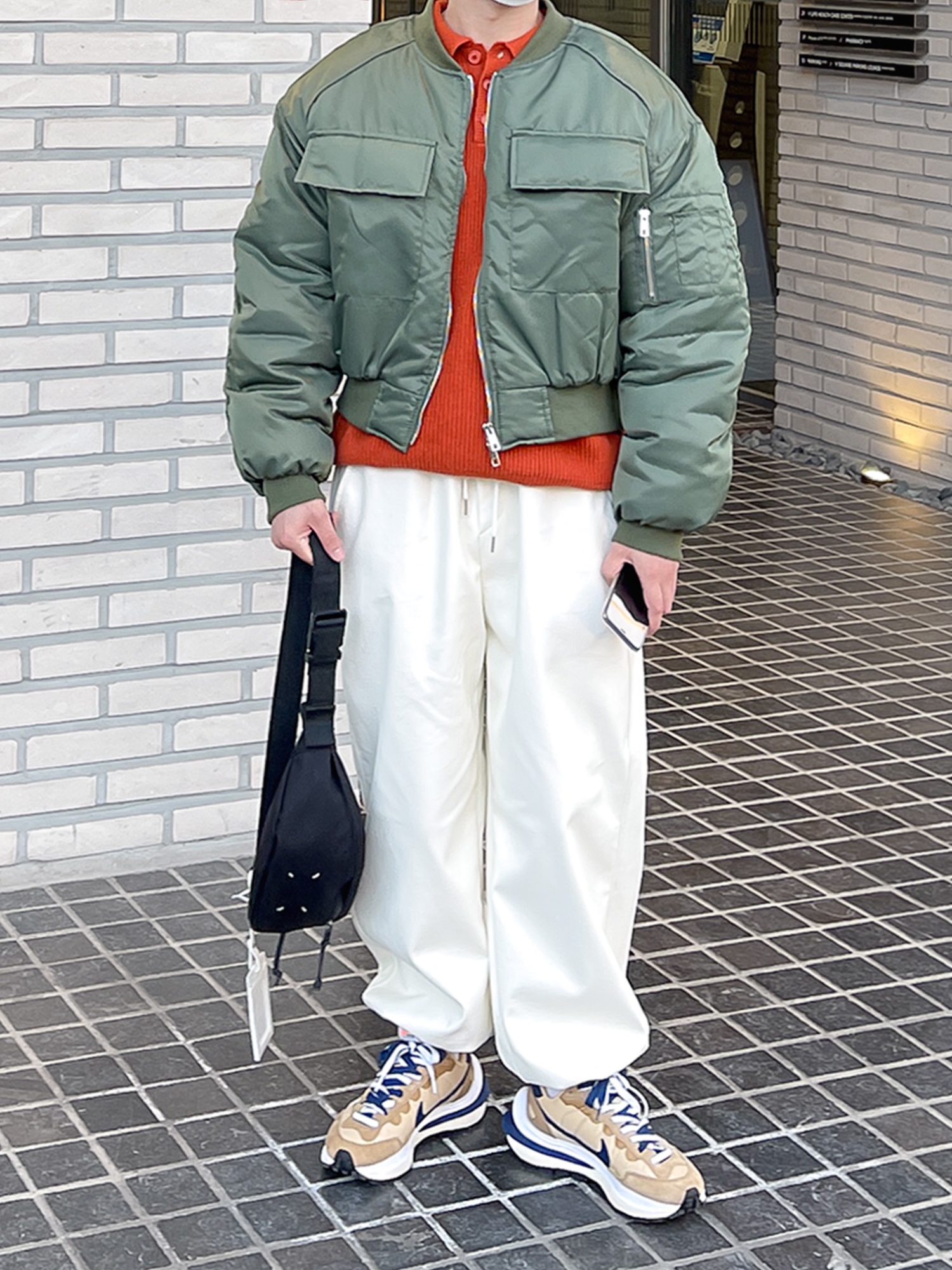 Nike x Sacai VaporWaffle Sesame and Blue Void 착용 스타일 - 3