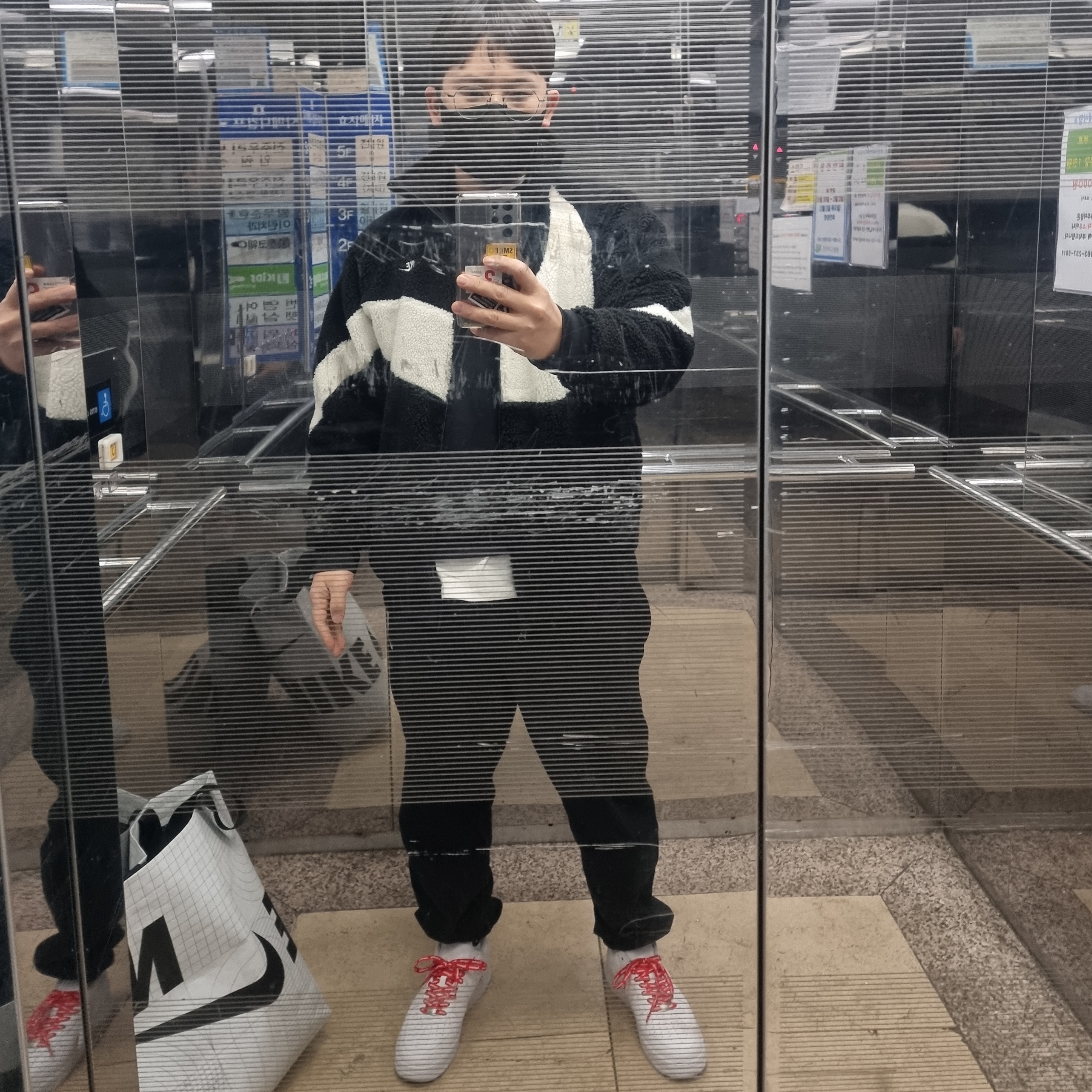 Nike x Supreme Air Force 1 Low White, Nike Big Swoosh Full Zip Jacket Black Sail 착용 스타일