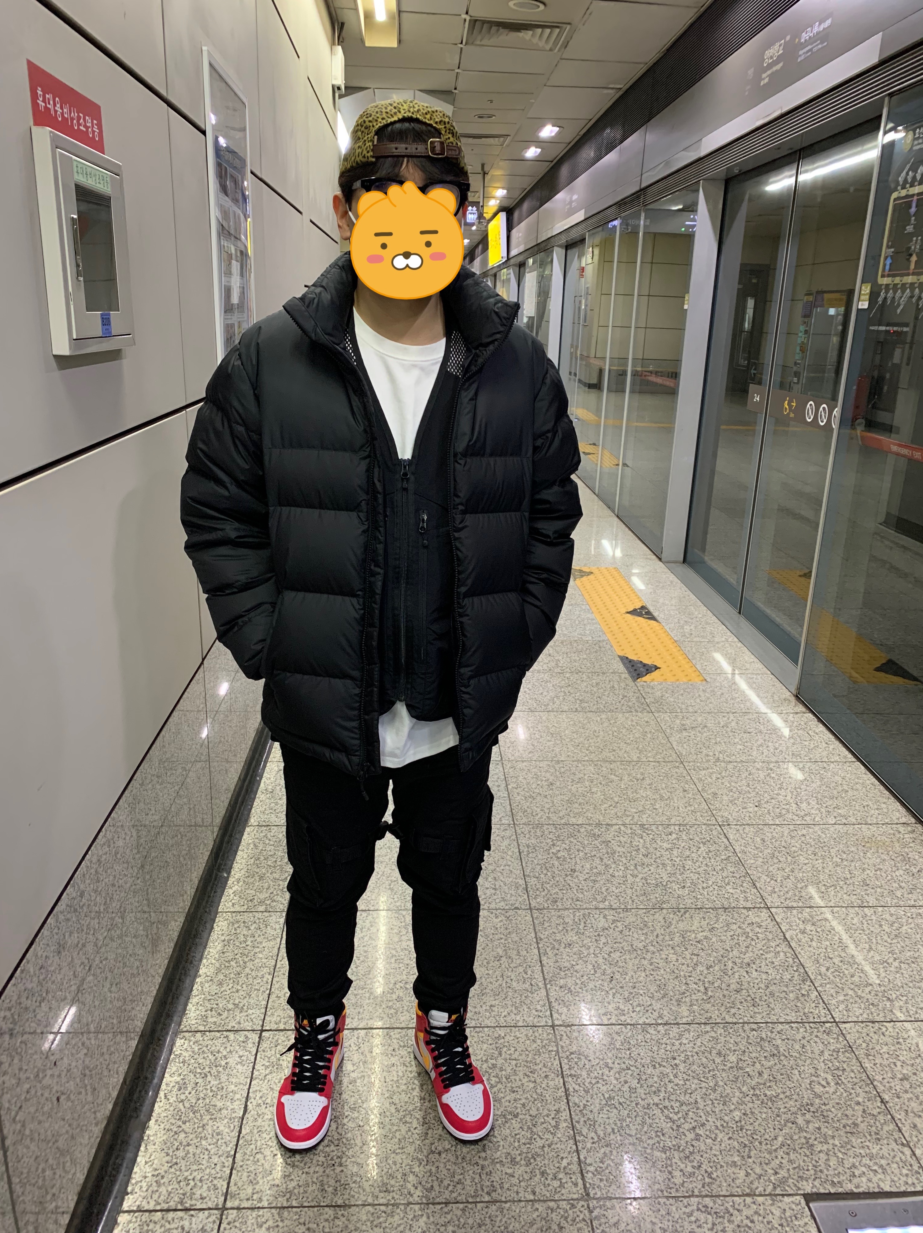 Supreme x Barbour Waxed Cotton Camp Cap Leopard - 20SS, Jordan 1 Retro High OG Light Fusion Red 착용 스타일