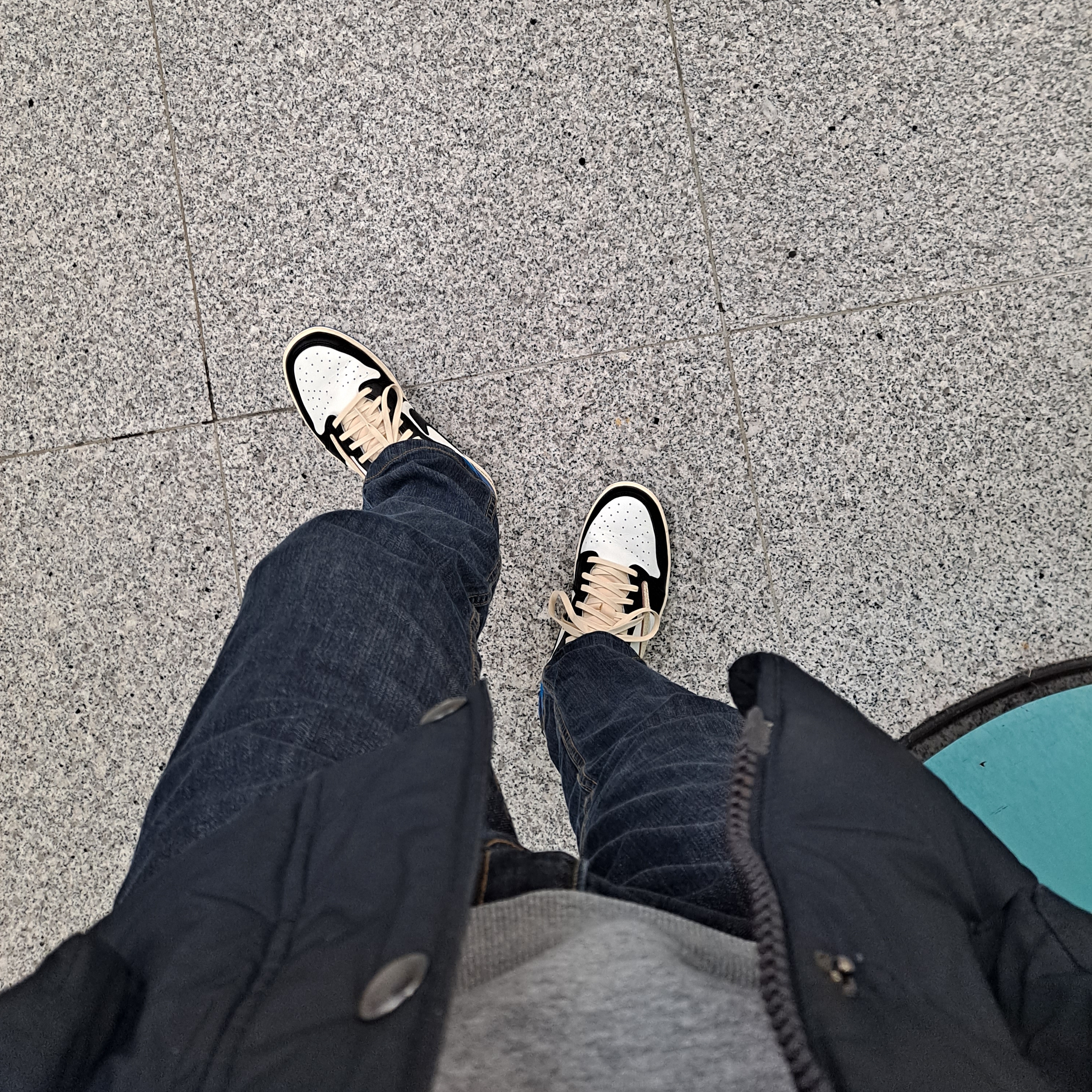 Jordan 1 x Travis Scott x Fragment Retro Low OG SP Military Blue 착용 스타일 - 2