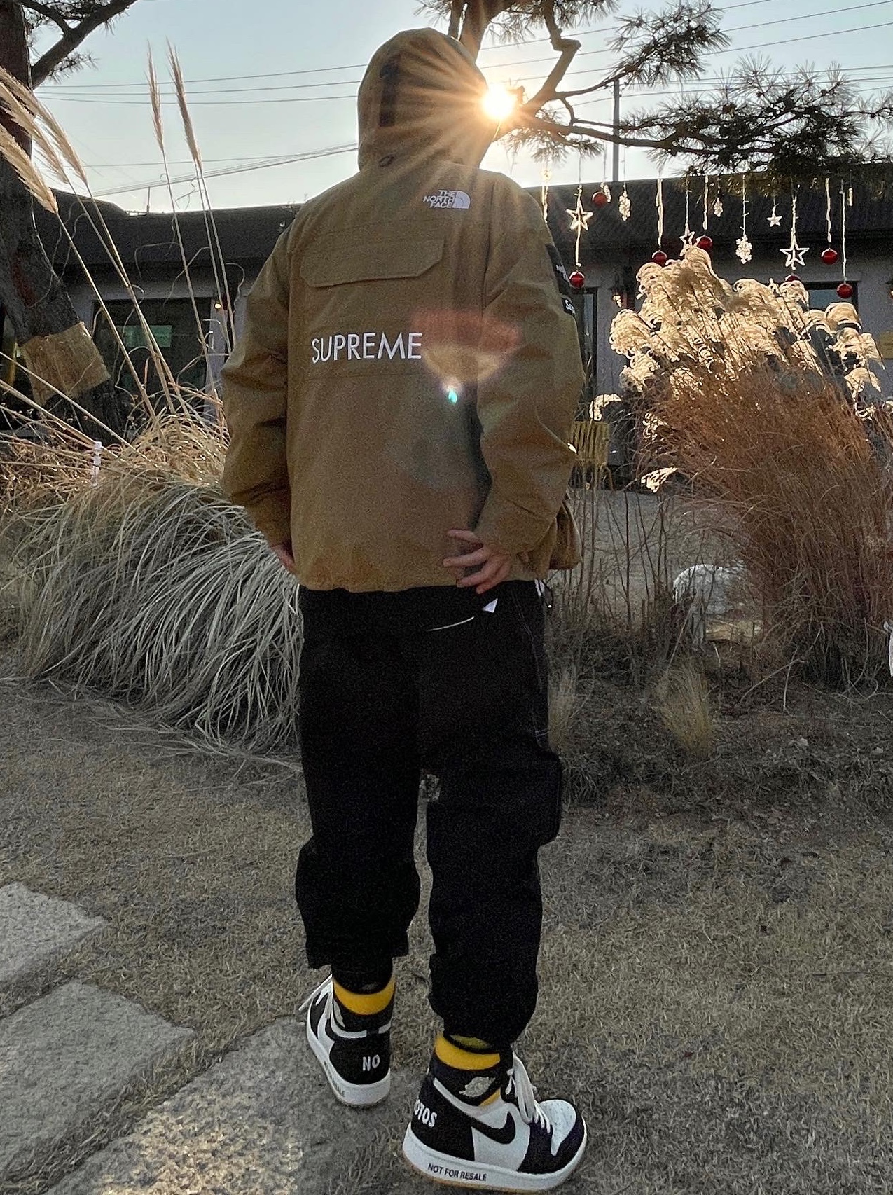 Supreme x The North Face Cargo Jacket Gold - 20SS, Jordan 1 Retro High Not for Resale Varsity Maize 착용 스타일