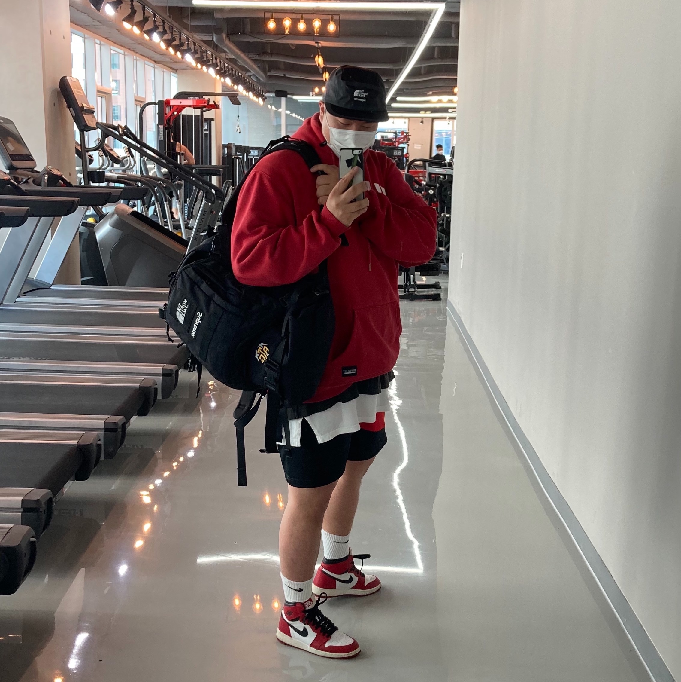 (GS) Jordan 1 Retro High OG Chicago 2015, Supreme x The North Face RTG Backpack Black - 20SS 착용 스타일