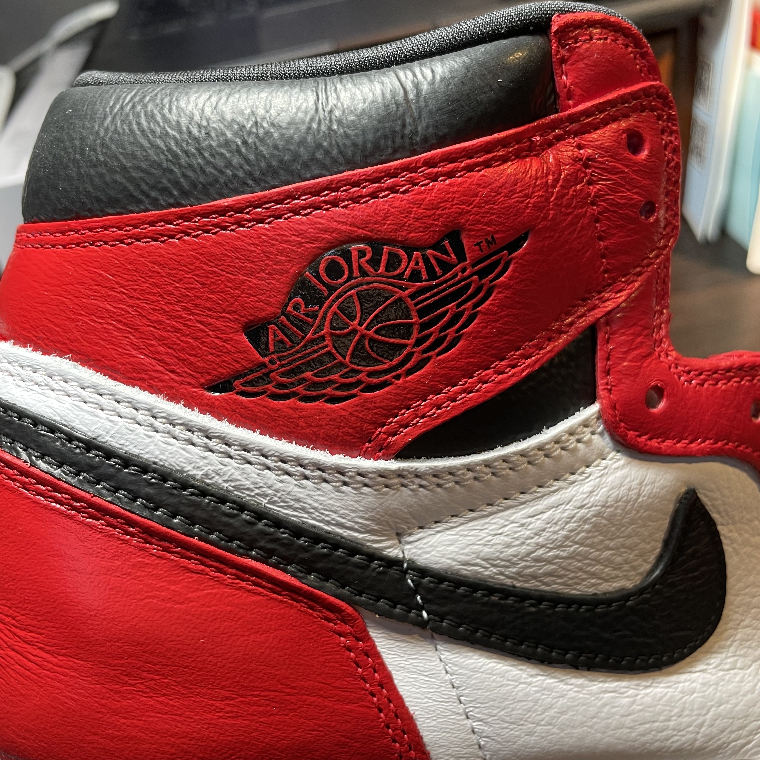 Jordan 1 Retro High OG Light Fusion Red 착용 스타일 - 2