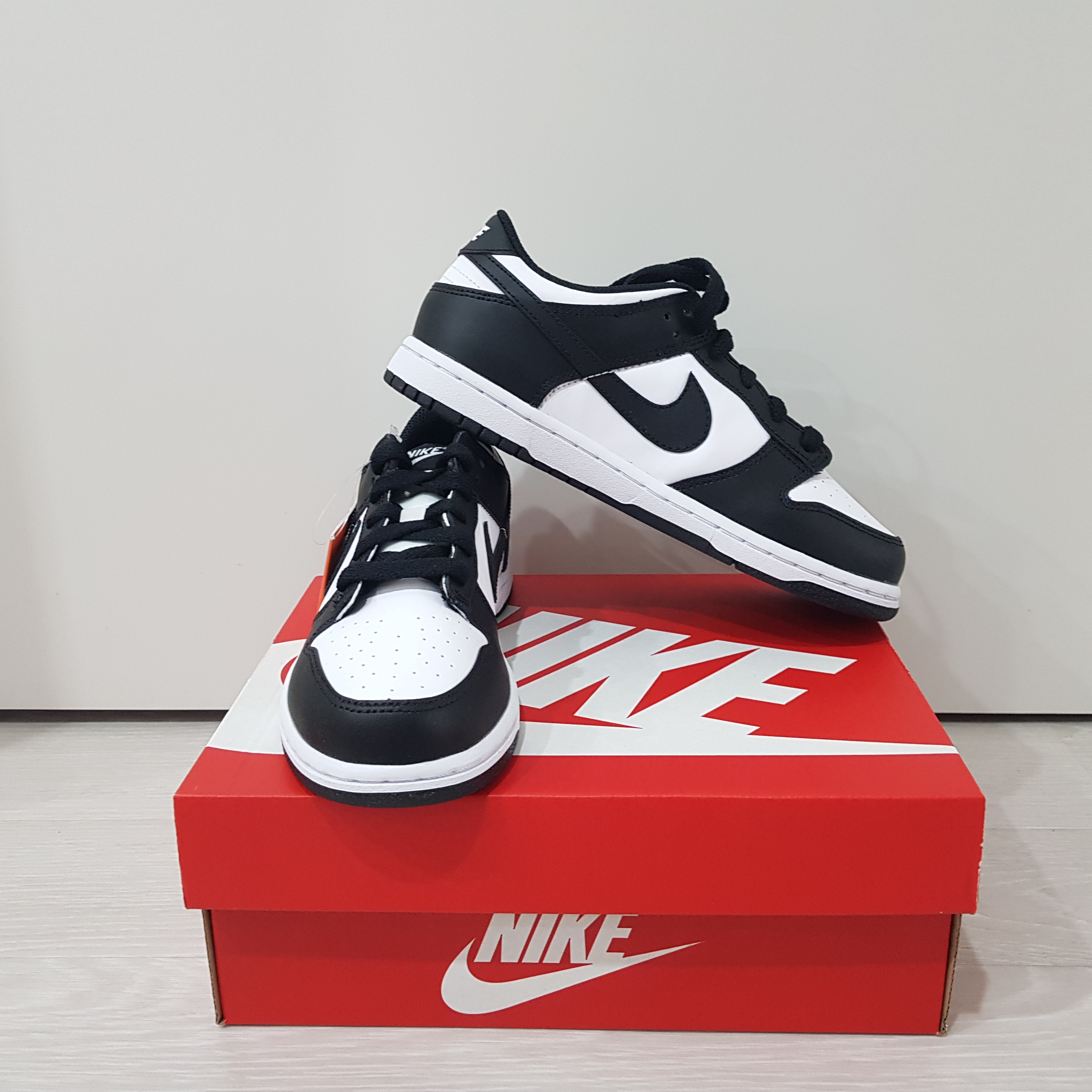 (PS) Nike Dunk Low Black, (GS) Nike Dunk Low University Blue 착용 스타일 - 1