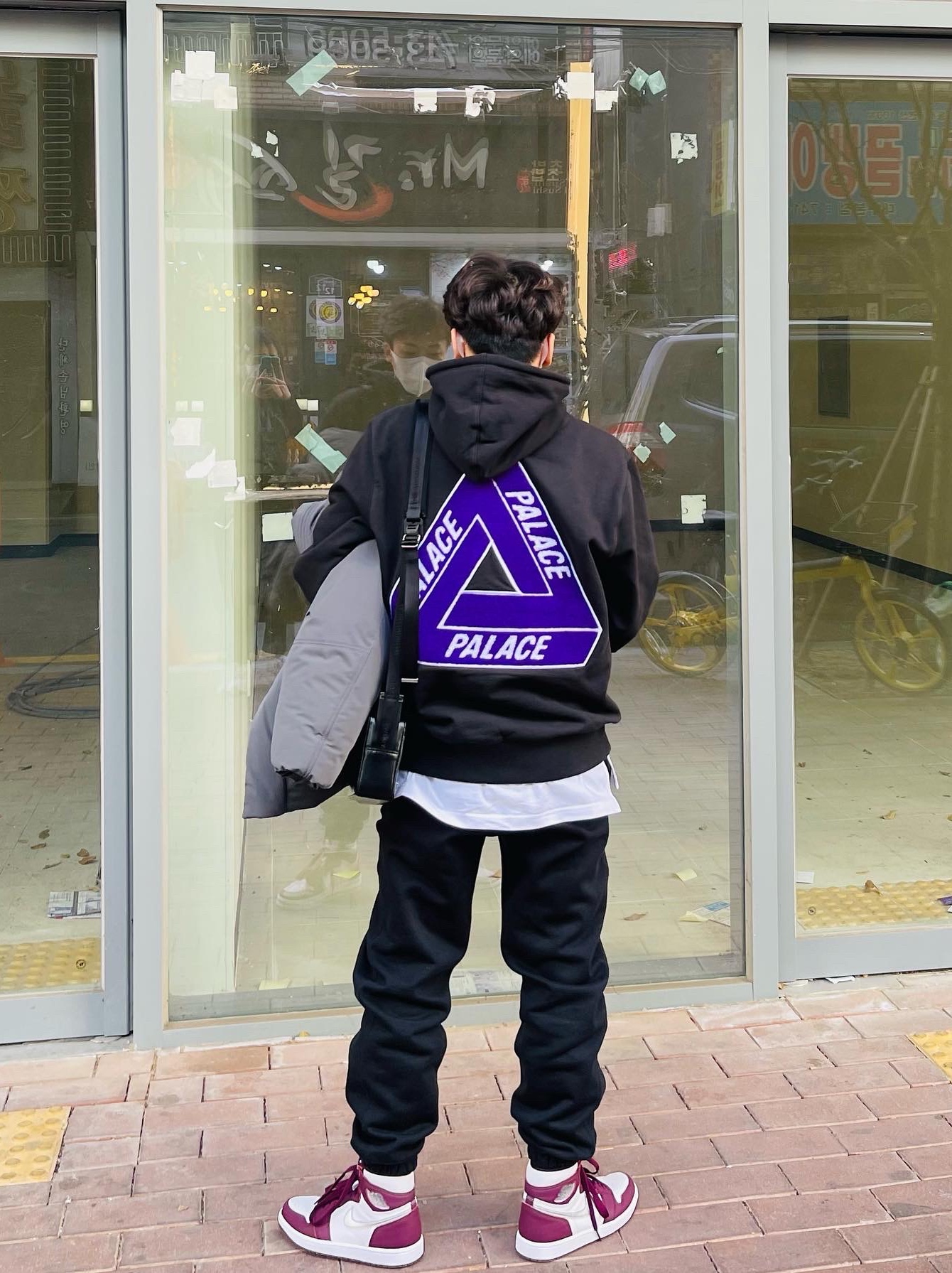 Palace Tri-Chenille Hood Navy - 21FW, (GS) Jordan 1 Retro High OG Black Mocha 착용 스타일 - 2