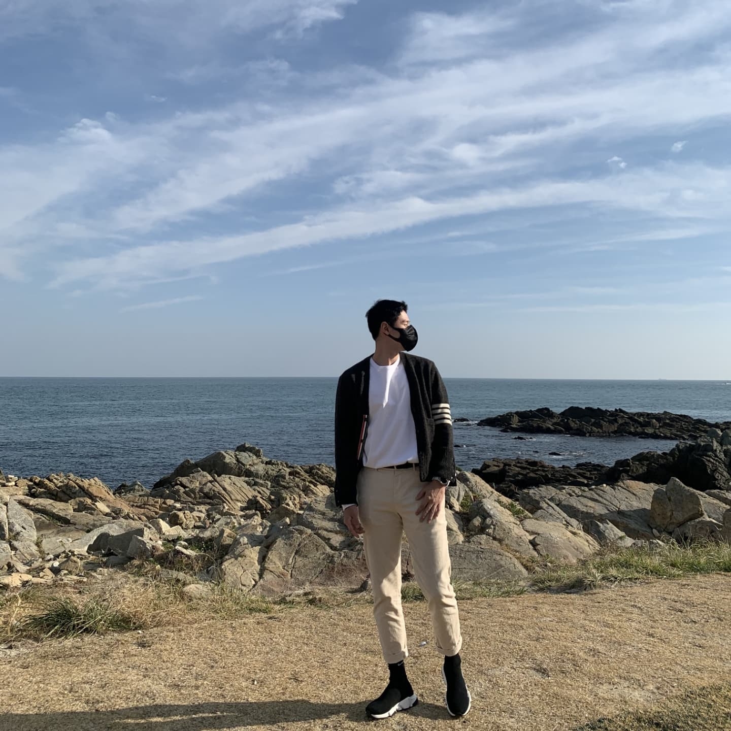 Thom Browne Shetland 4-Bar Classic Cardigan Dark Grey, Balenciaga Speed Trainer Black White 2021/2022 착용 스타일