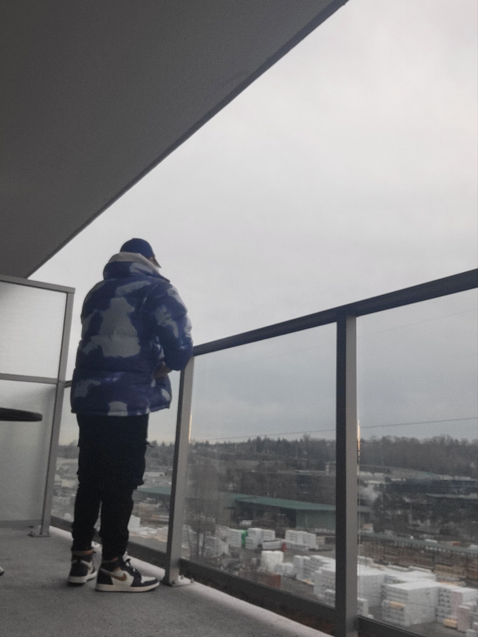 Jordan 1 Retro High OG Defiant SB LA to Chicago, Supreme x The North Face Bleached Denim Print Nuptse Jacket Indigo - 21FW 착용 스타일