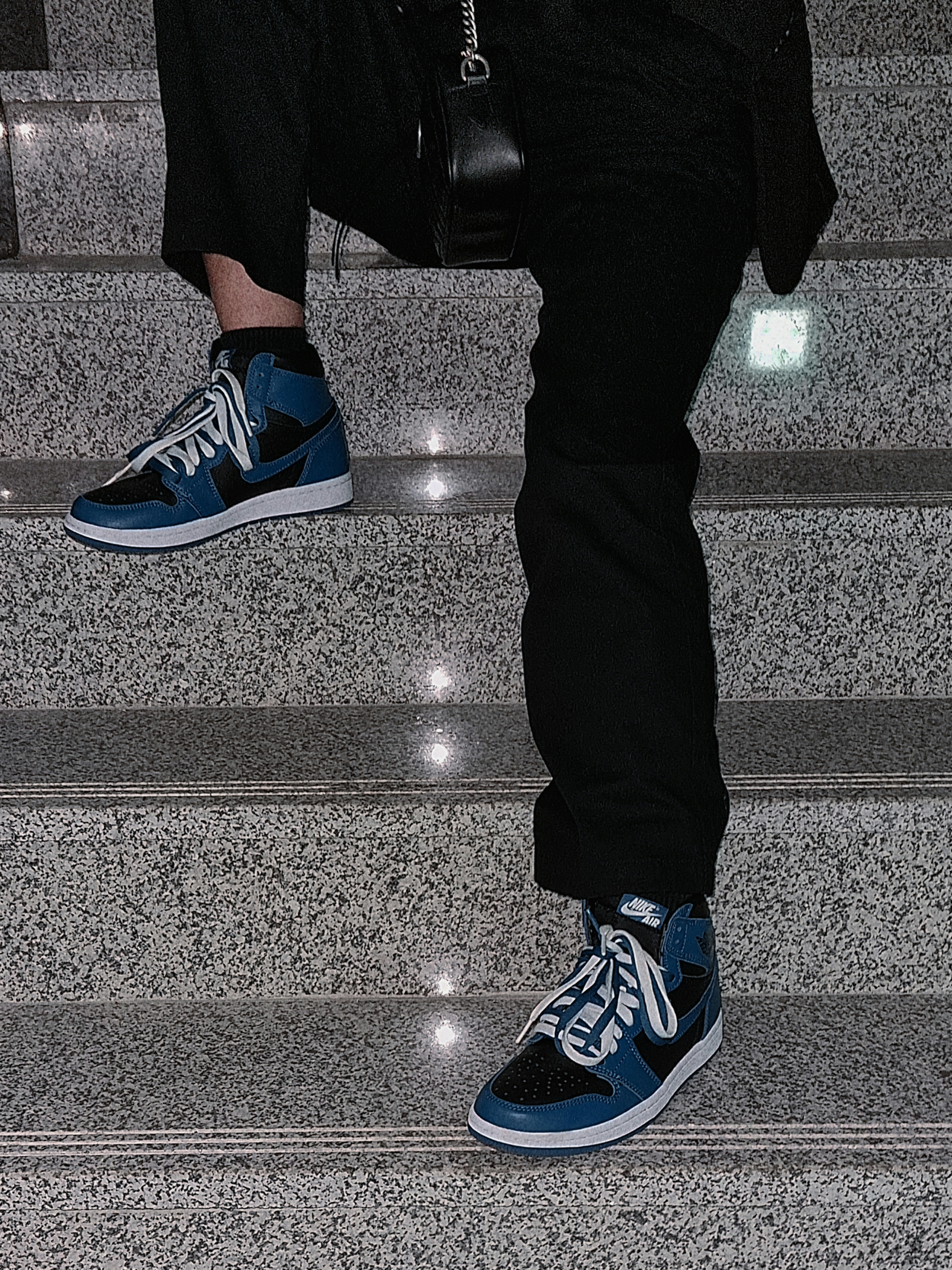 Jordan 1 Retro High OG Dark Marina Blue 착용 스타일 - 2