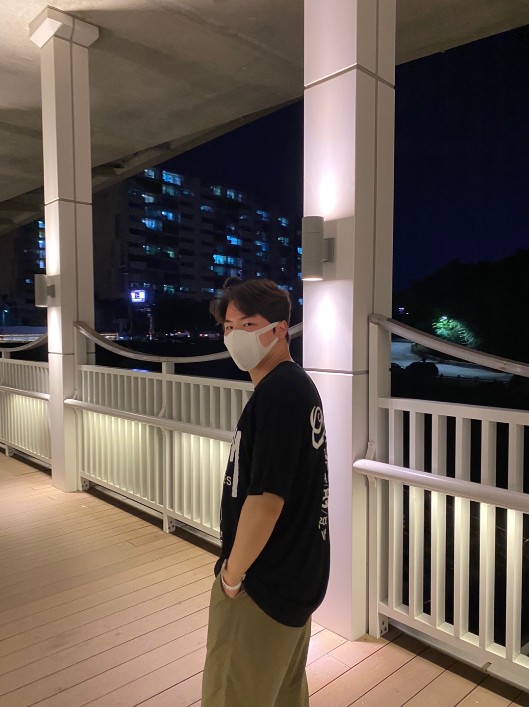 Stussy World Tour T-Shirt Black 착용 스타일 - 1