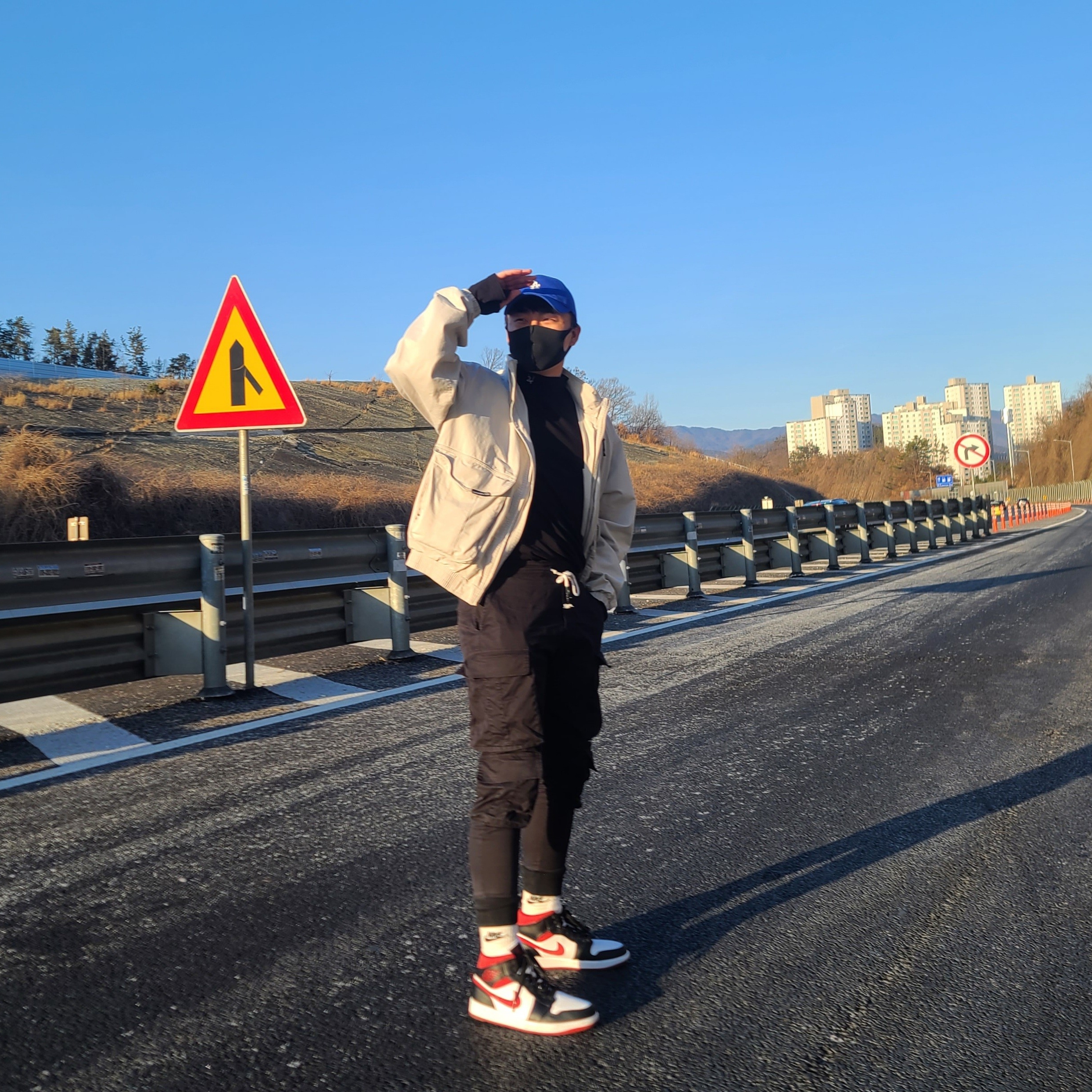 Jordan 1 Mid Gym Red Black White 착용 스타일