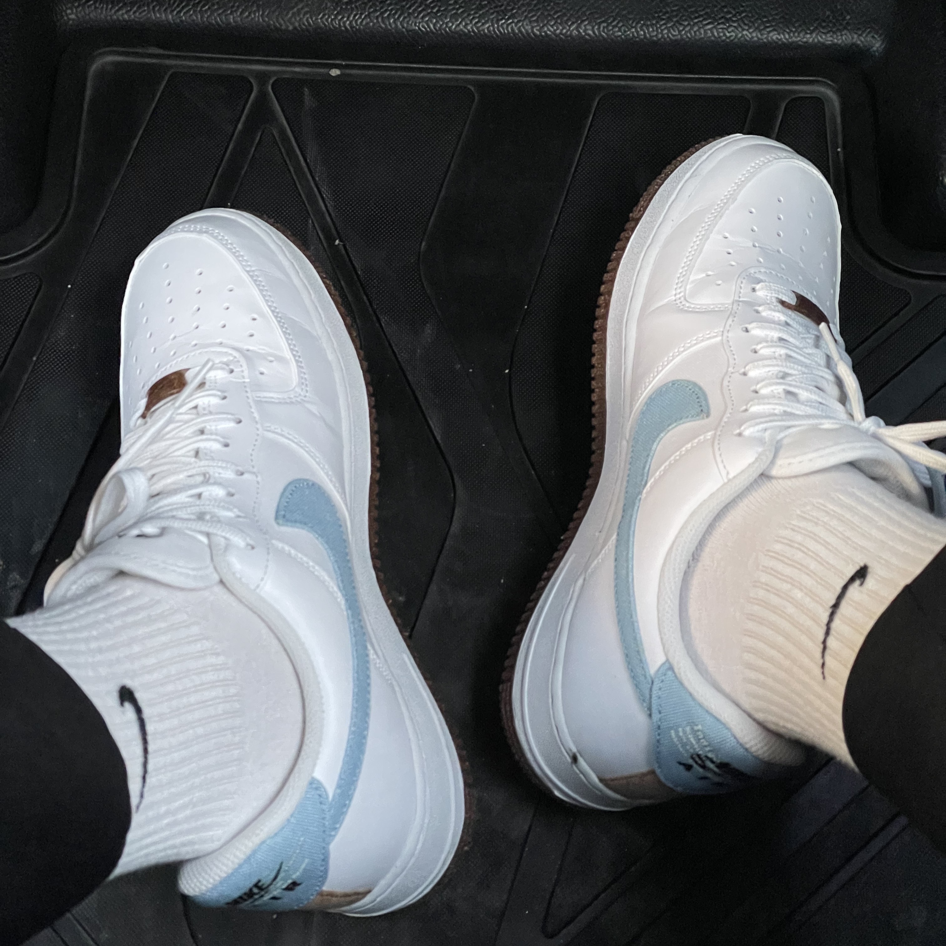 Nike Air Force 1 '07 LV8 Indigo 착용 스타일 - 2