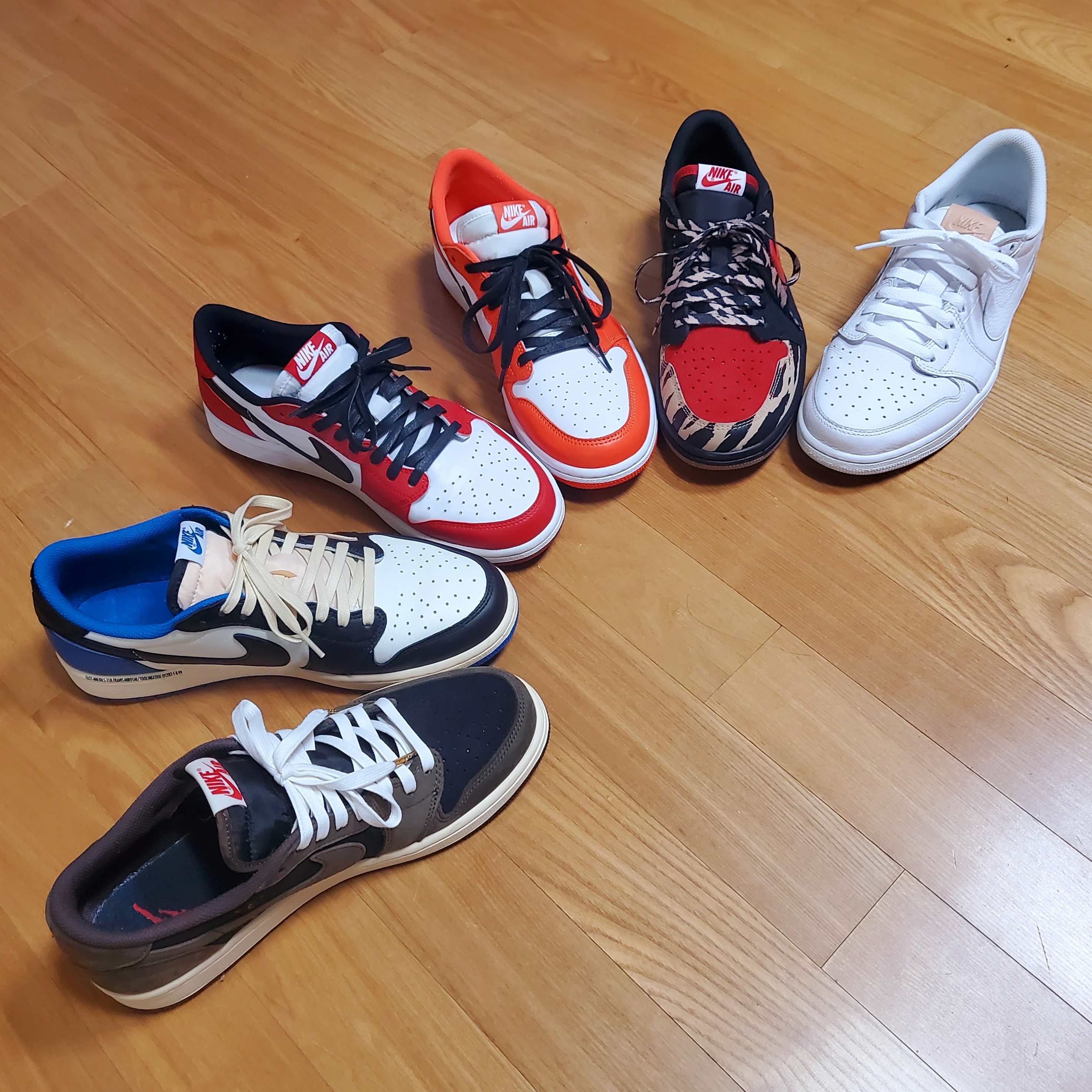 Jordan 1 x Travis Scott x Fragment Retro Low OG SP Military Blue, Jordan 1 x Travis Scott Retro Low OG SP Mocha 착용 스타일 - 3