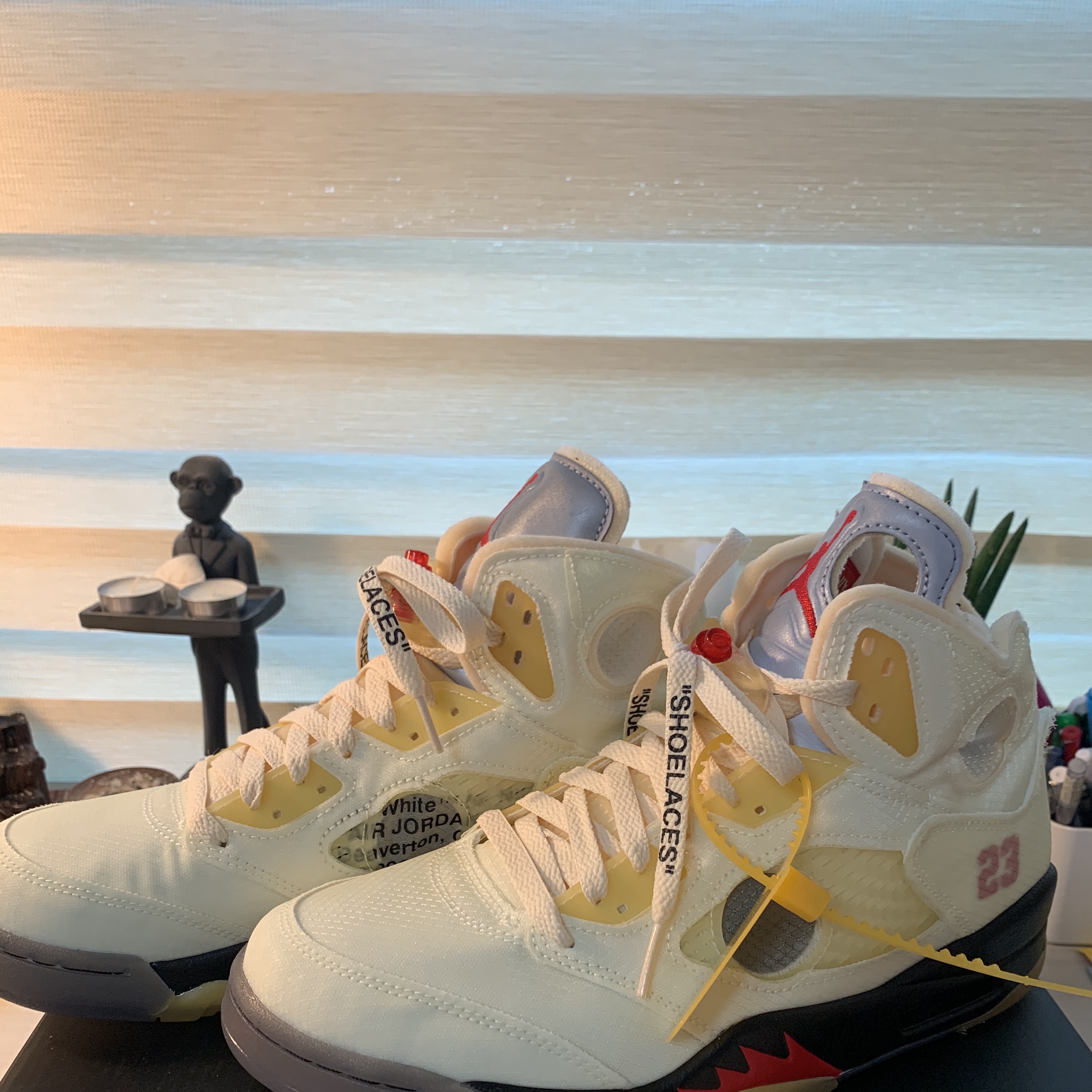 Jordan 5 x Off-White Retro SP Sail Fire Red 착용 스타일 - 3
