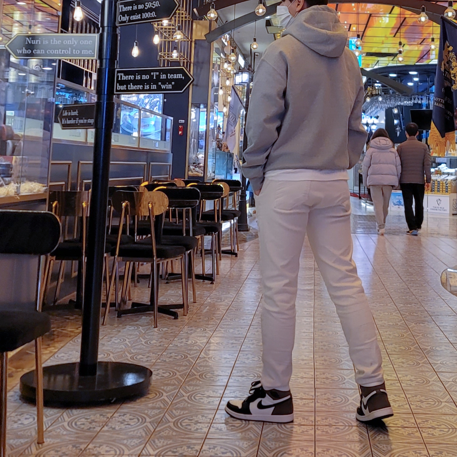 Jordan 1 Retro High OG Black Mocha, Nike NRG Solo Swoosh Fleece Hoodie Dark Grey Heather - US/EU 착용 스타일 - 2