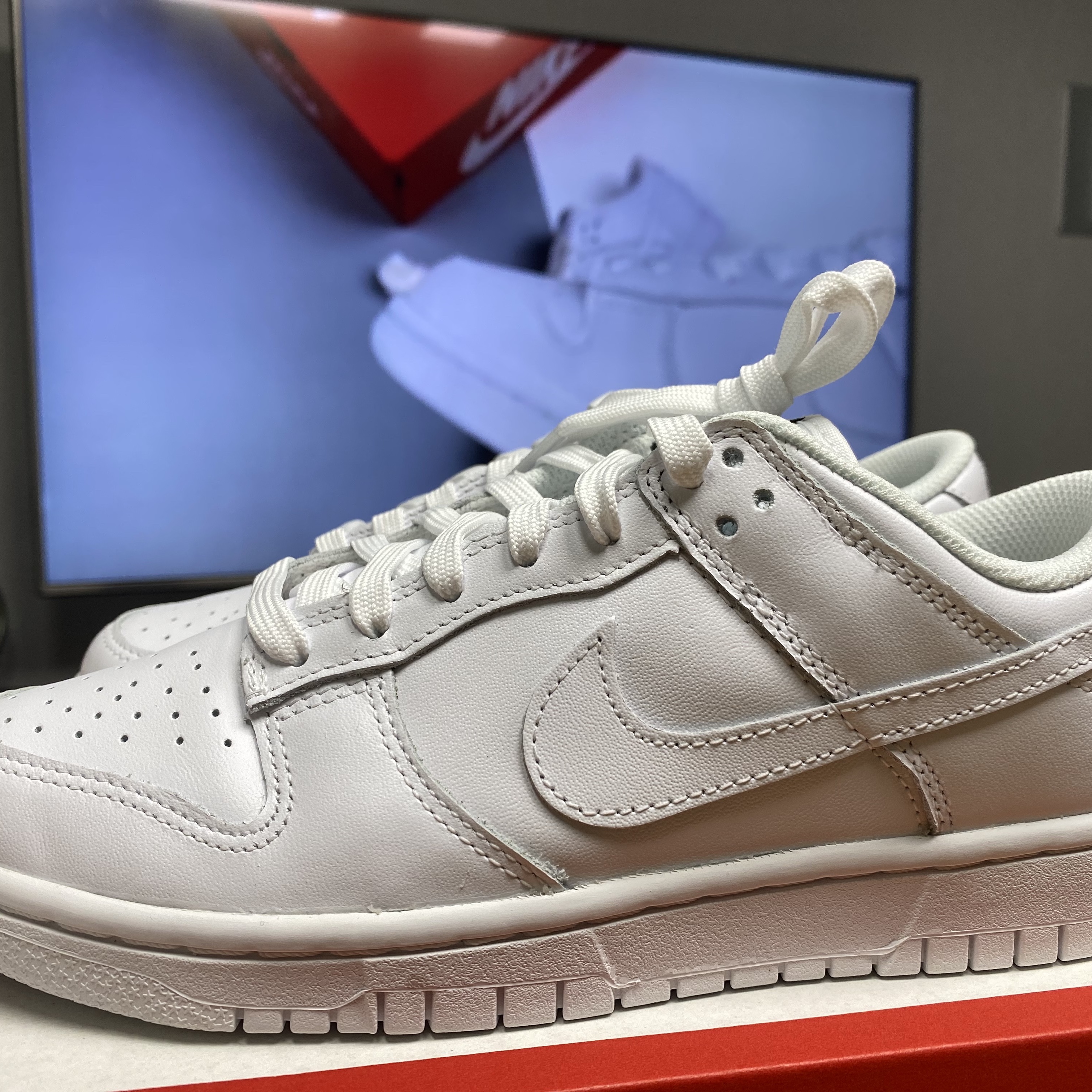 (W) Nike Dunk Low Triple White, (W) Nike Dunk Low Next Nature Sail 착용 스타일 - 1