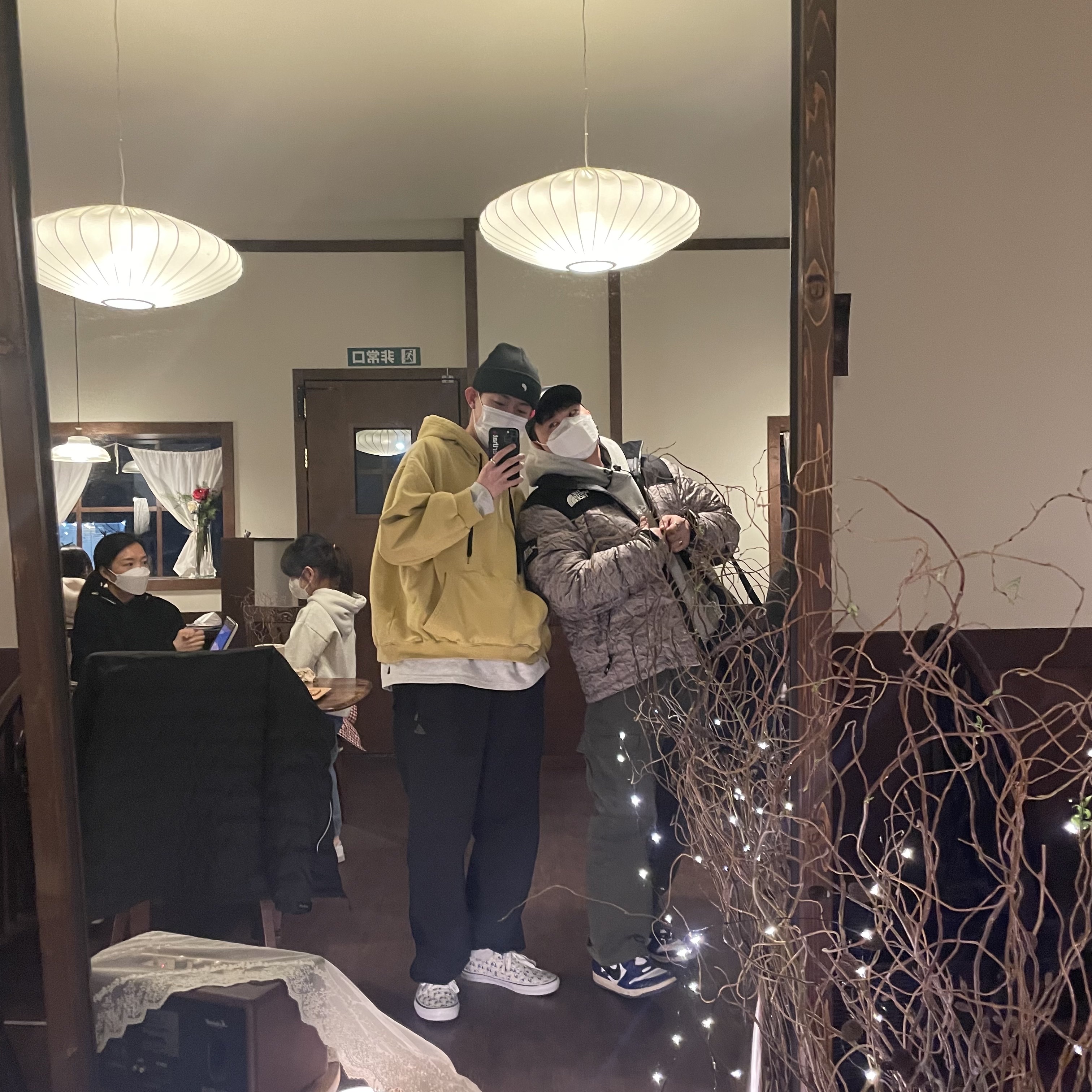 The North Face White Label Novelty Nuptse Down Jacket Beige, Nike x Ambush Dunk High Deep Royal Blue 착용 스타일