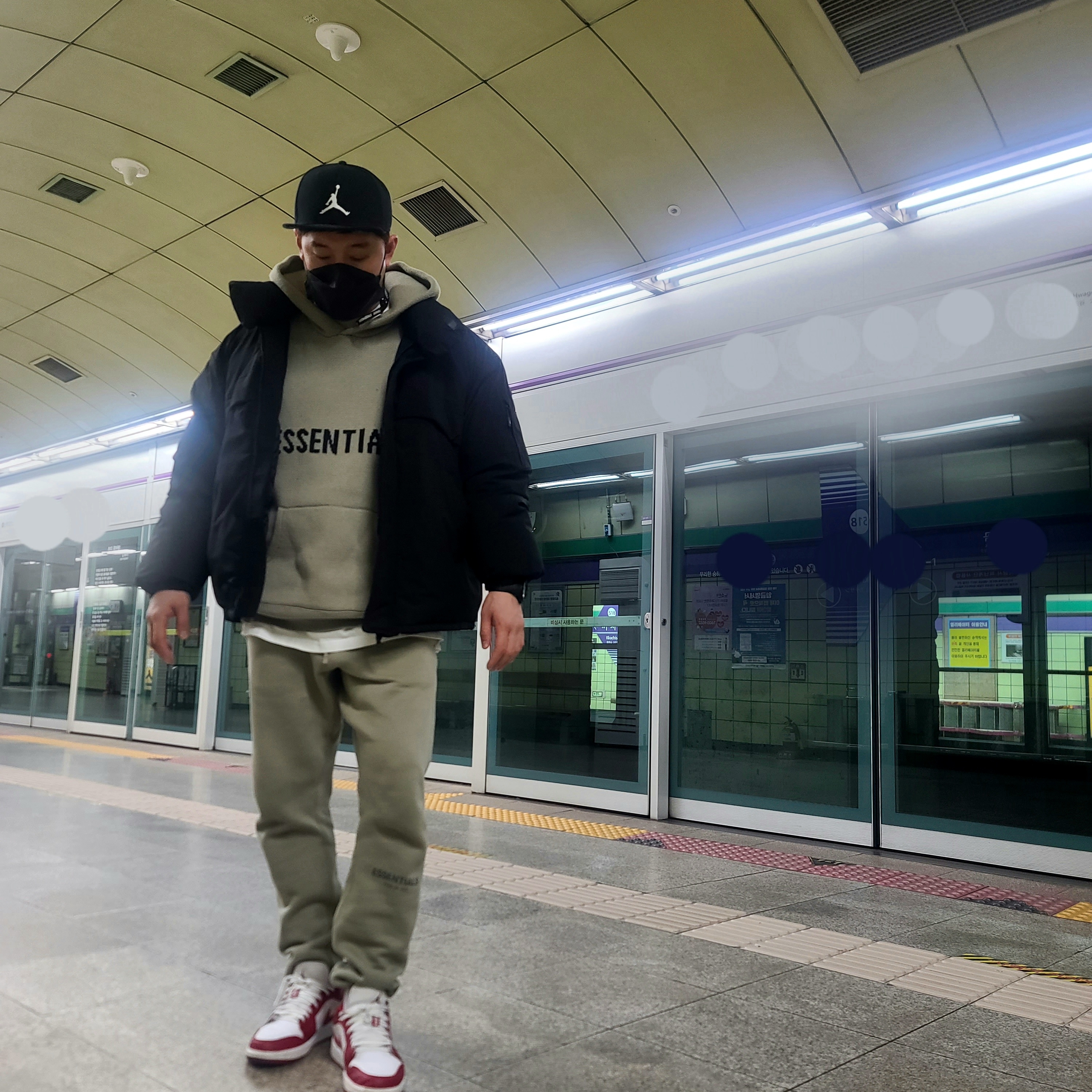 Essentials Sweatpants Pistachio - 21FW, Essentials Knit Pullover Hoodie Pistachio - 21FW 착용 스타일